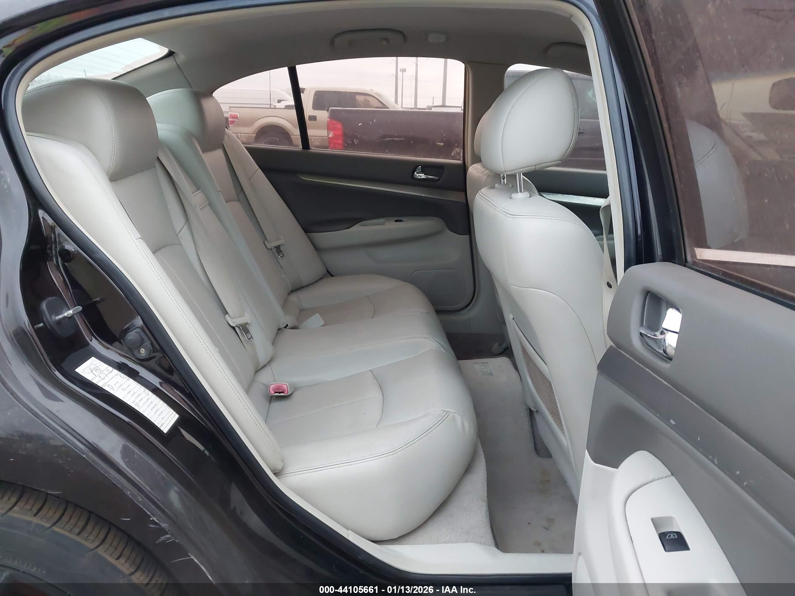 INFINITI G37 image 8