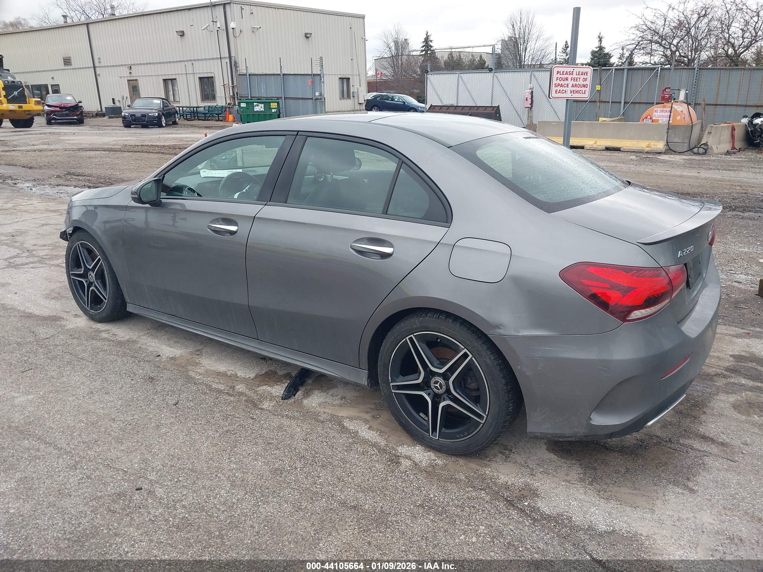 MERCEDES-BENZ A image 3