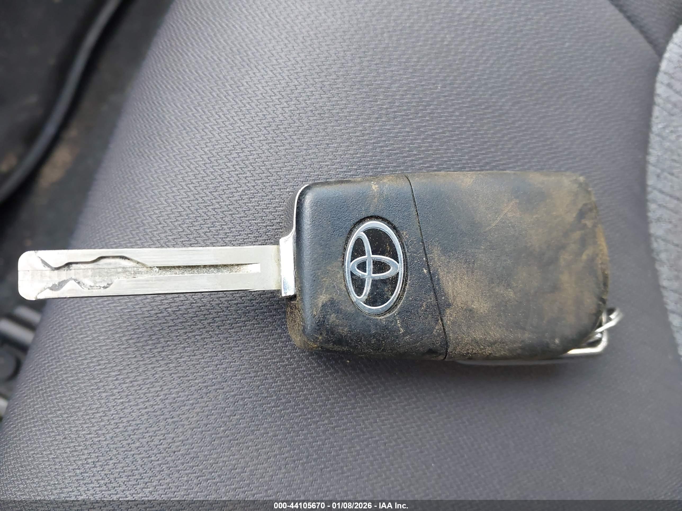 TOYOTA CAMRY image 11