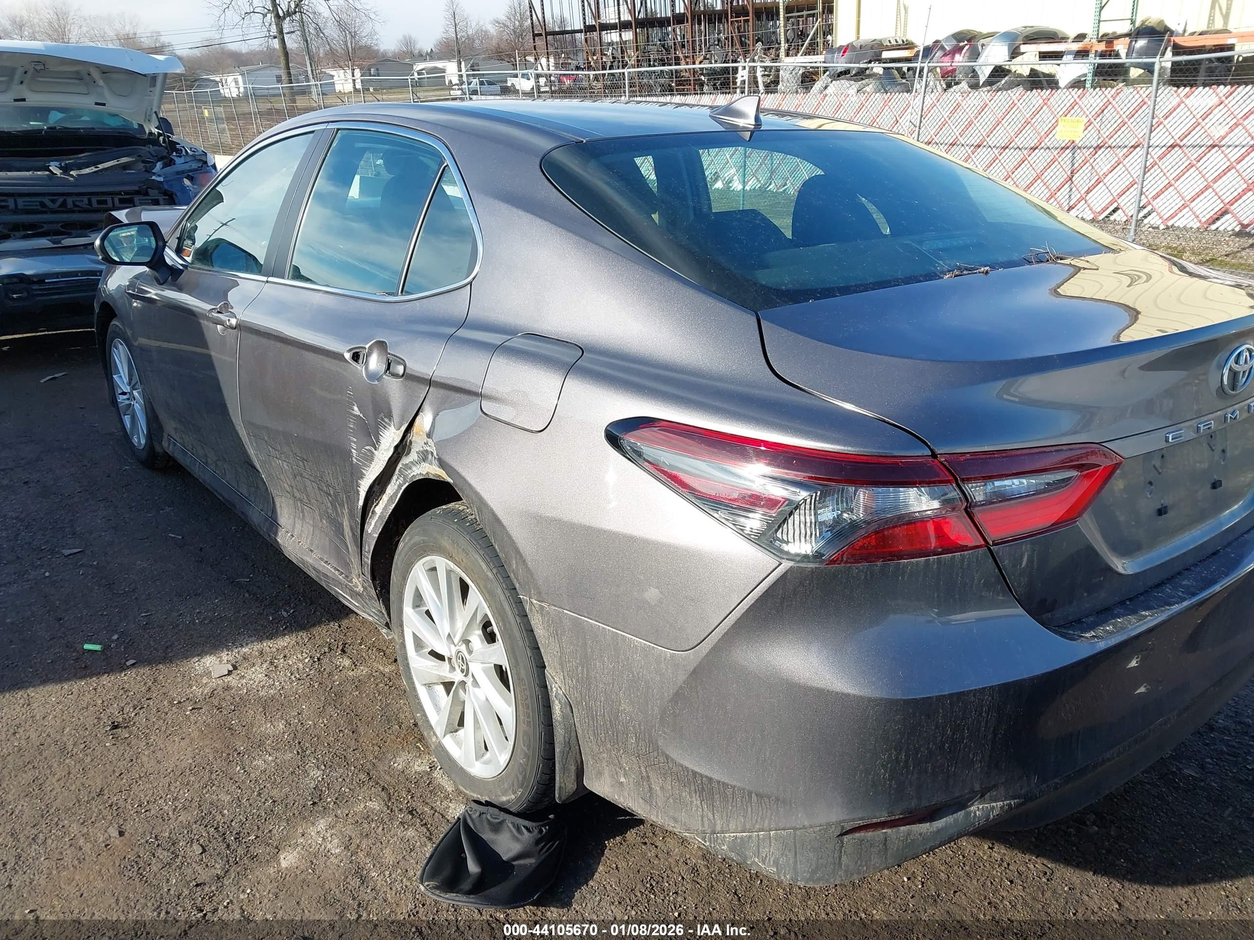 TOYOTA CAMRY image 3