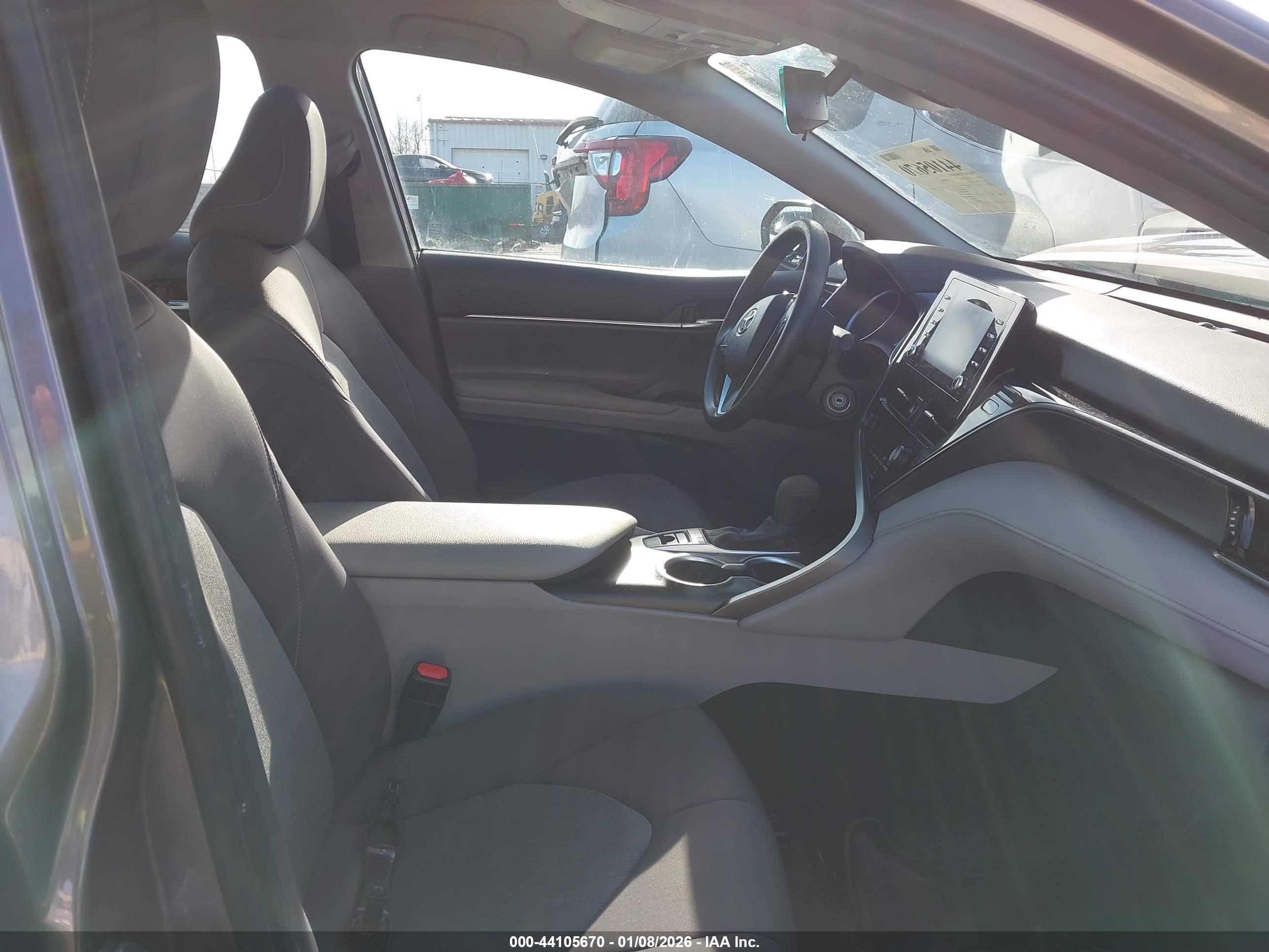 TOYOTA CAMRY image 5