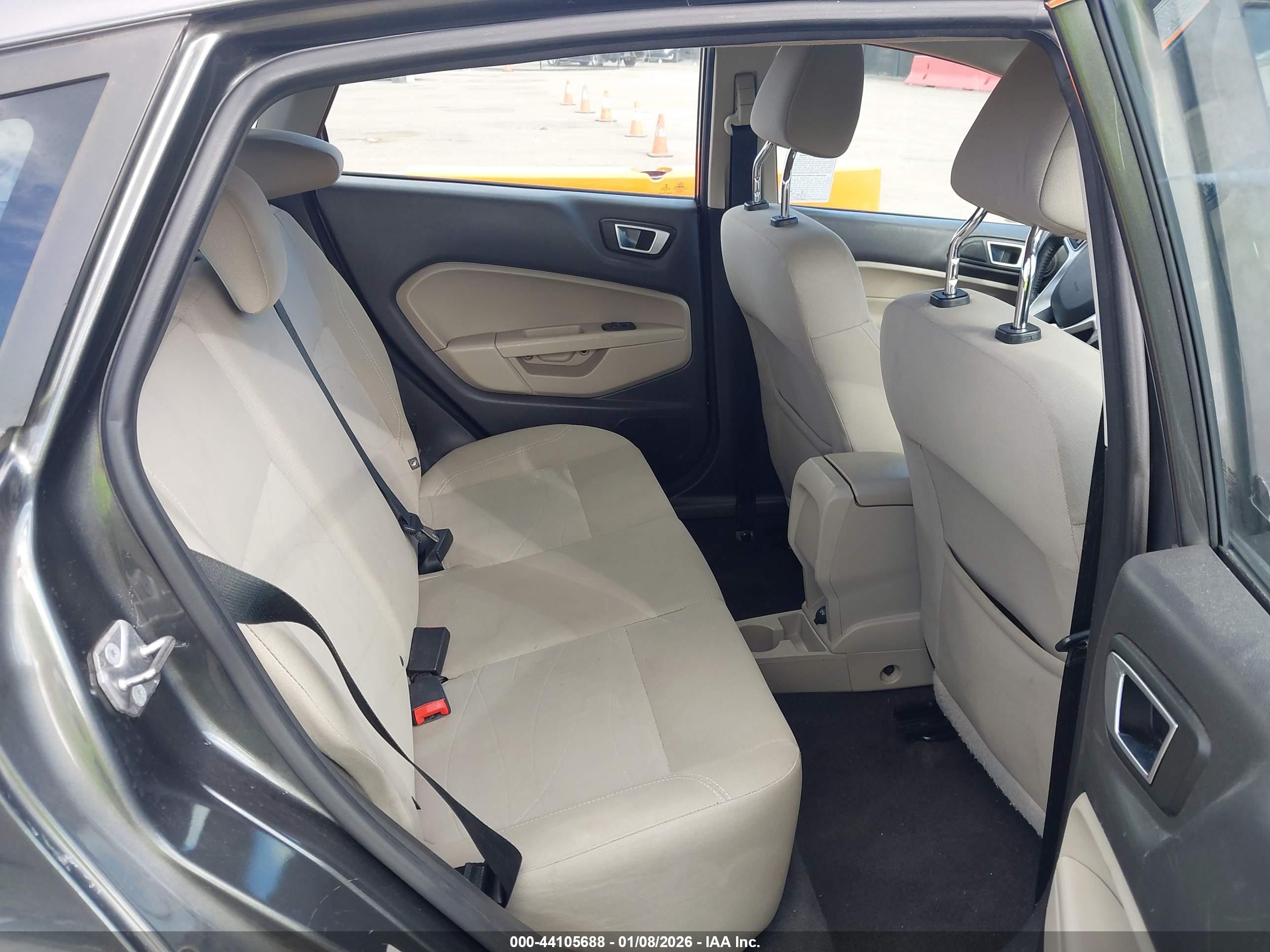 FORD FIESTA image 8