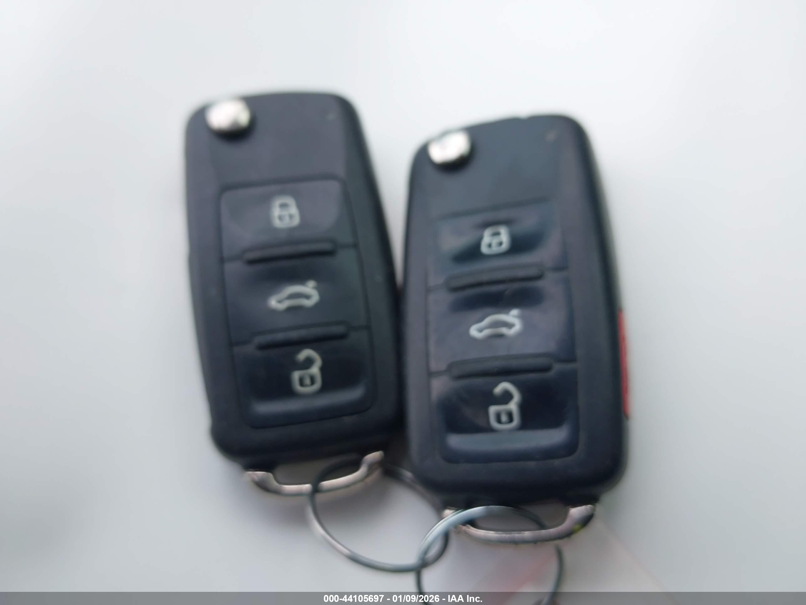 VOLKSWAGEN BEETLE image 11