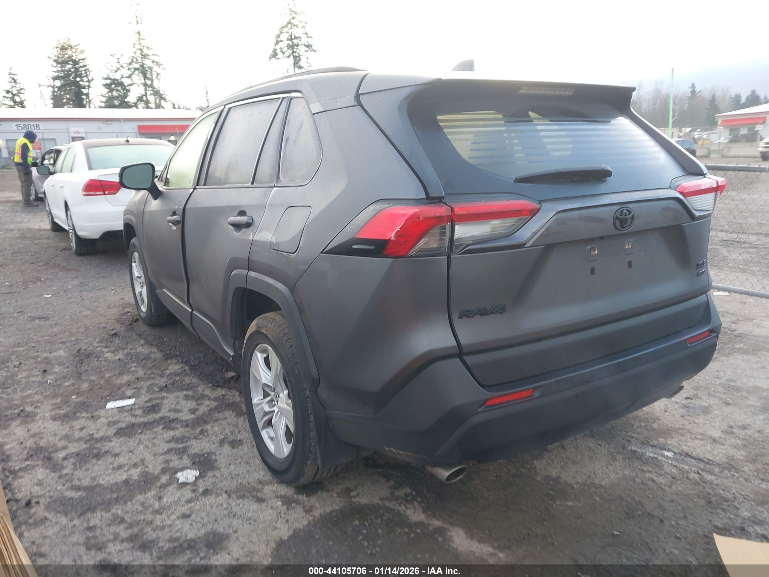 TOYOTA RAV4 image 3