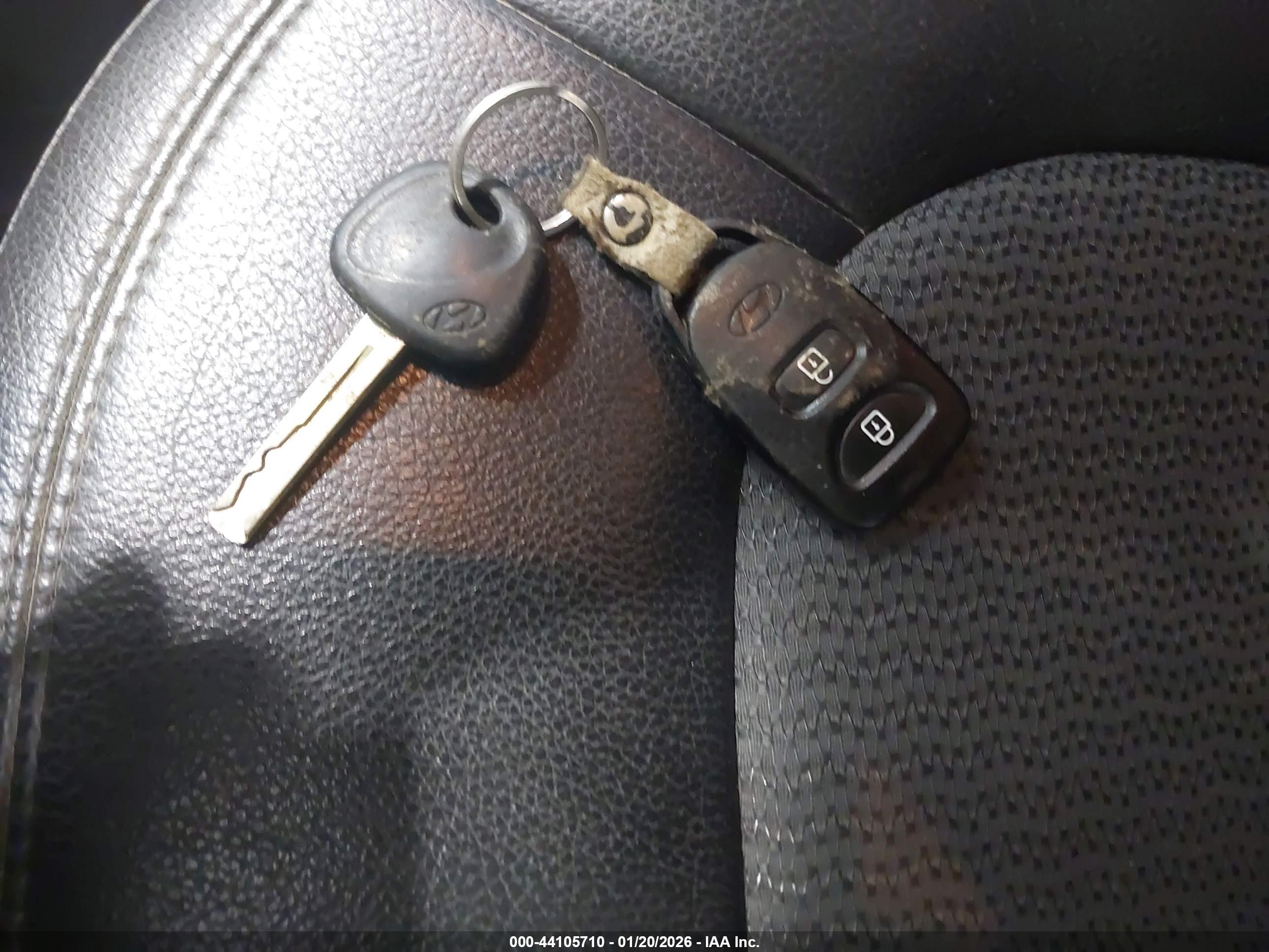 HYUNDAI TUCSON image 11