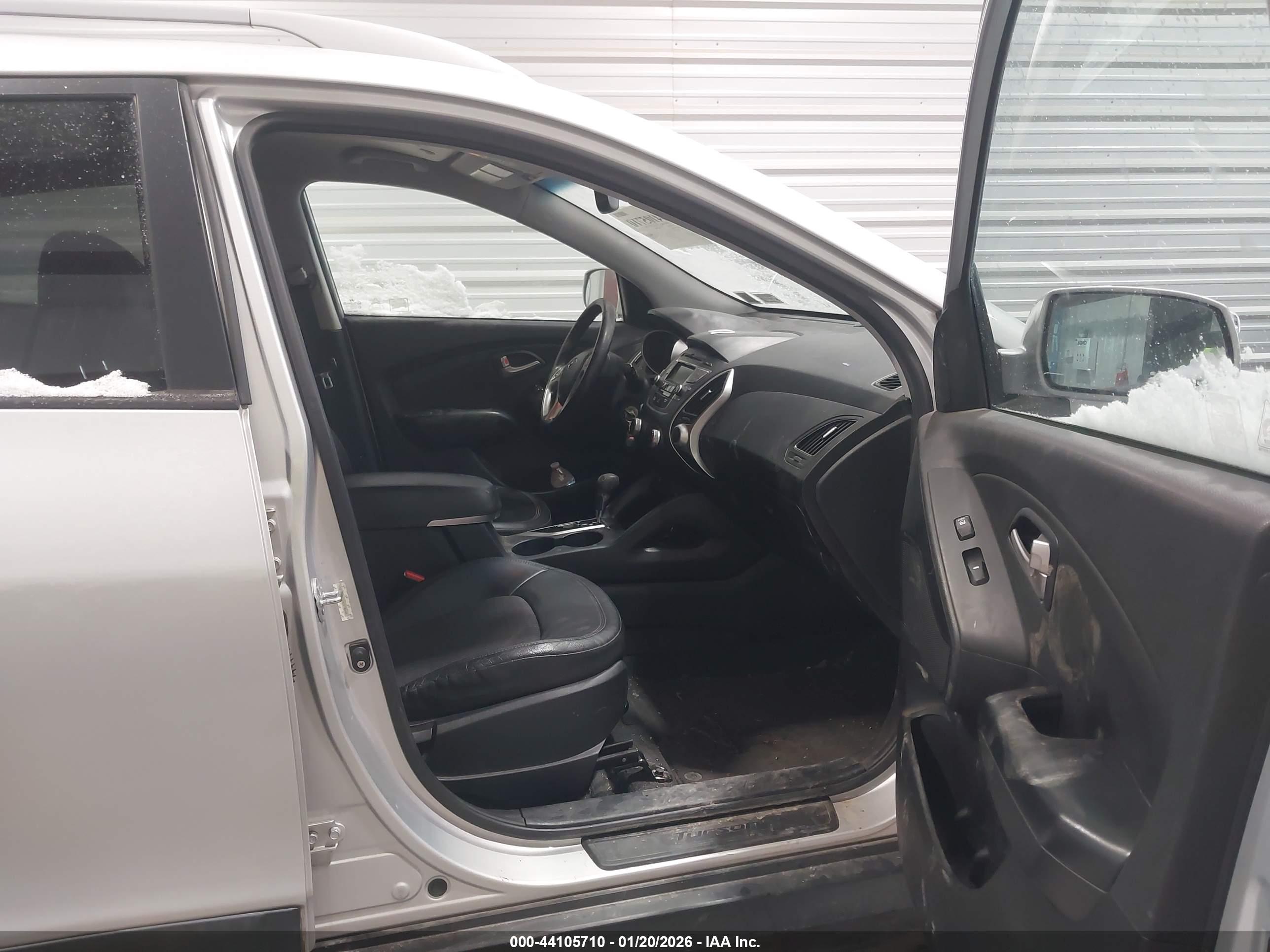 HYUNDAI TUCSON image 5