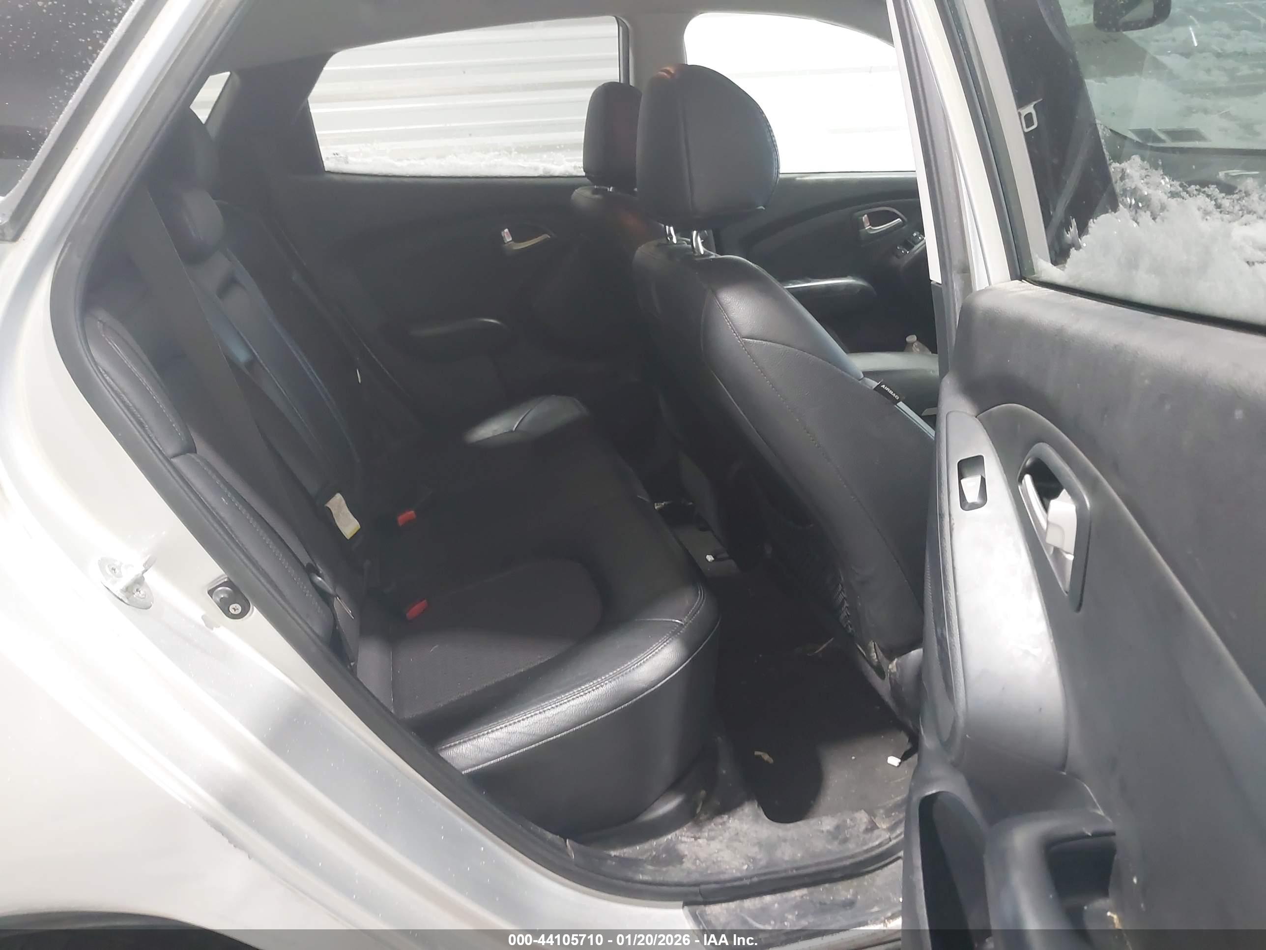 HYUNDAI TUCSON image 8