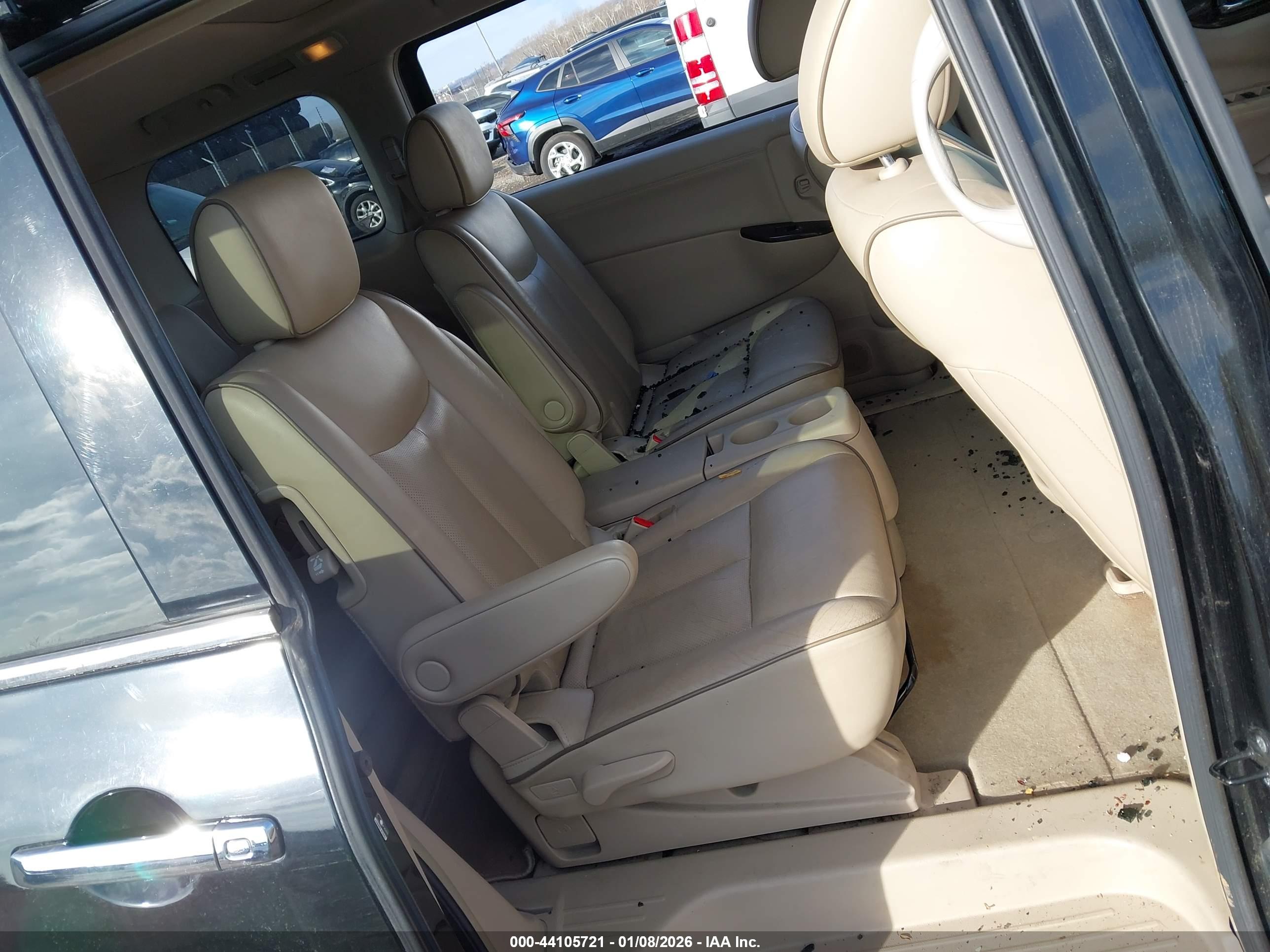 NISSAN QUEST image 8