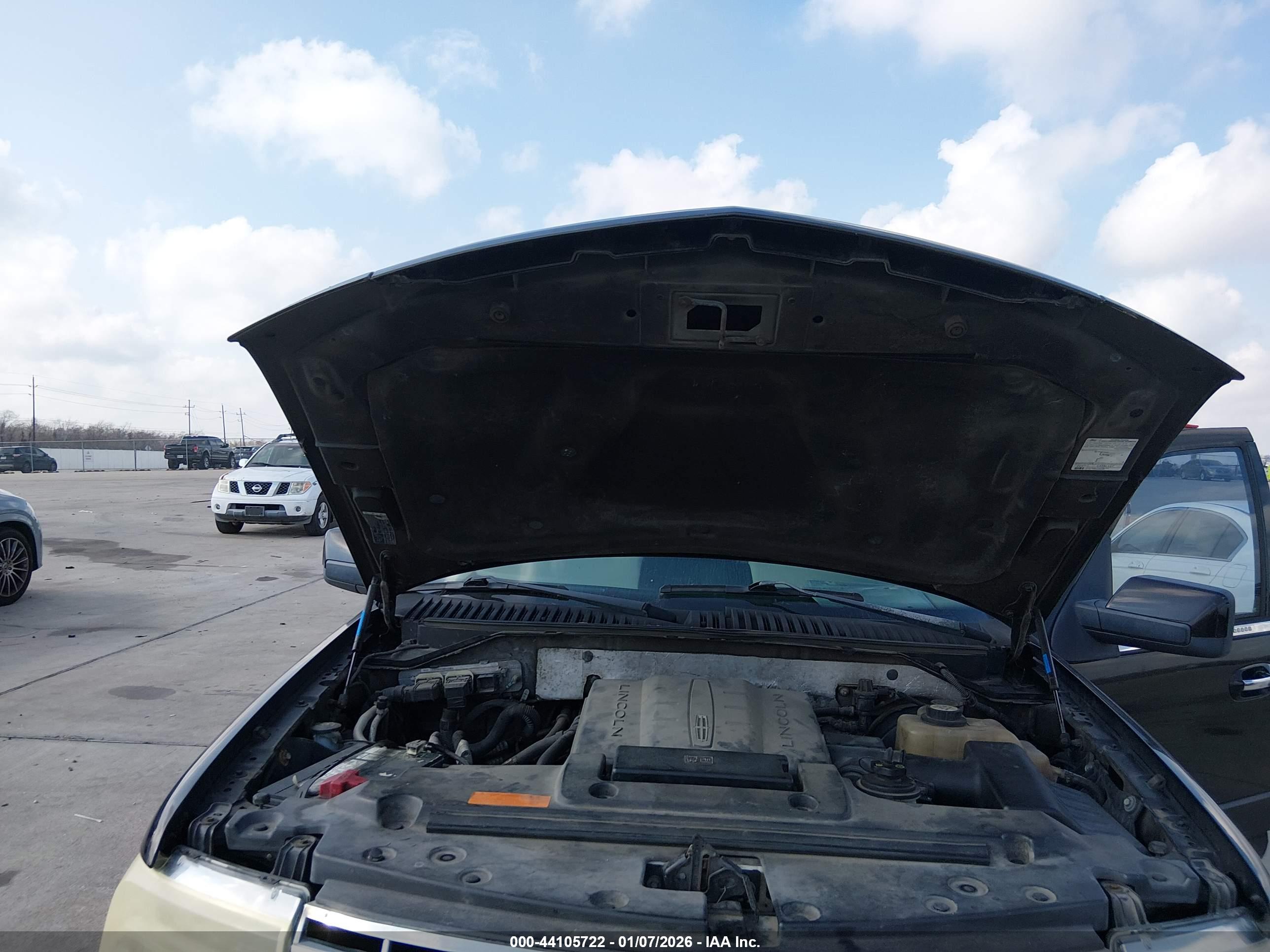 LINCOLN NAVIGATOR image 10
