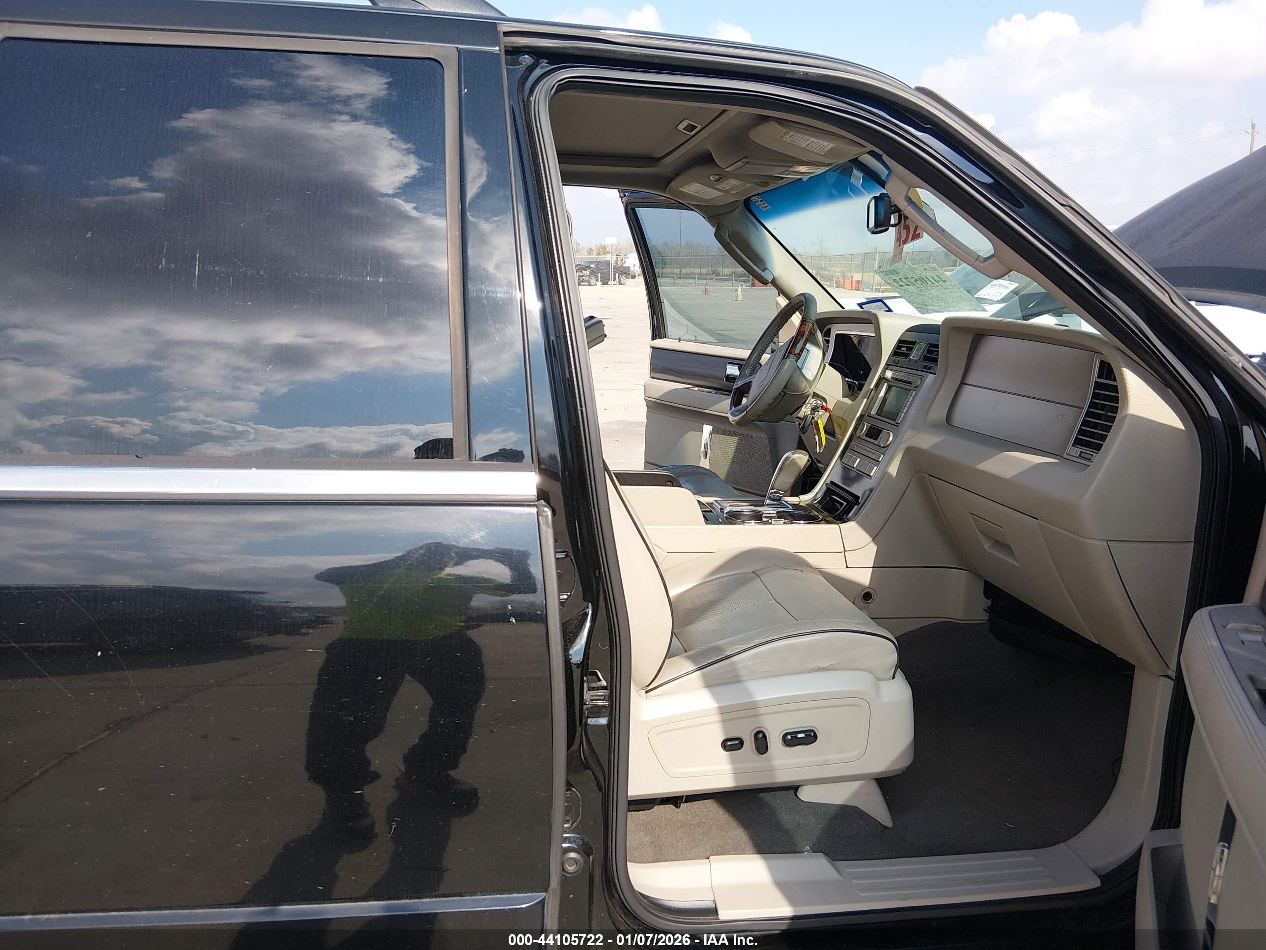 LINCOLN NAVIGATOR image 5