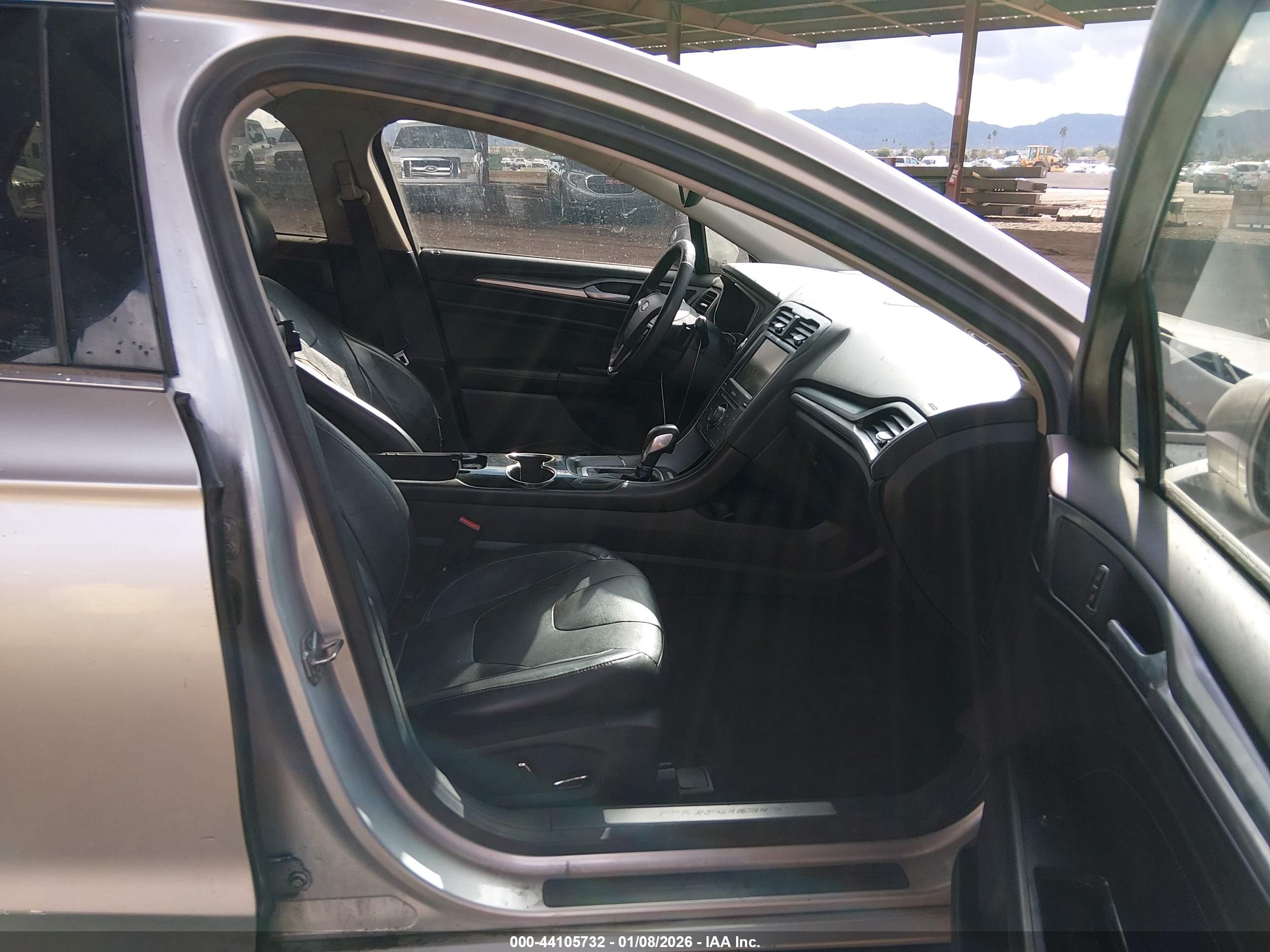 FORD FUSION image 5