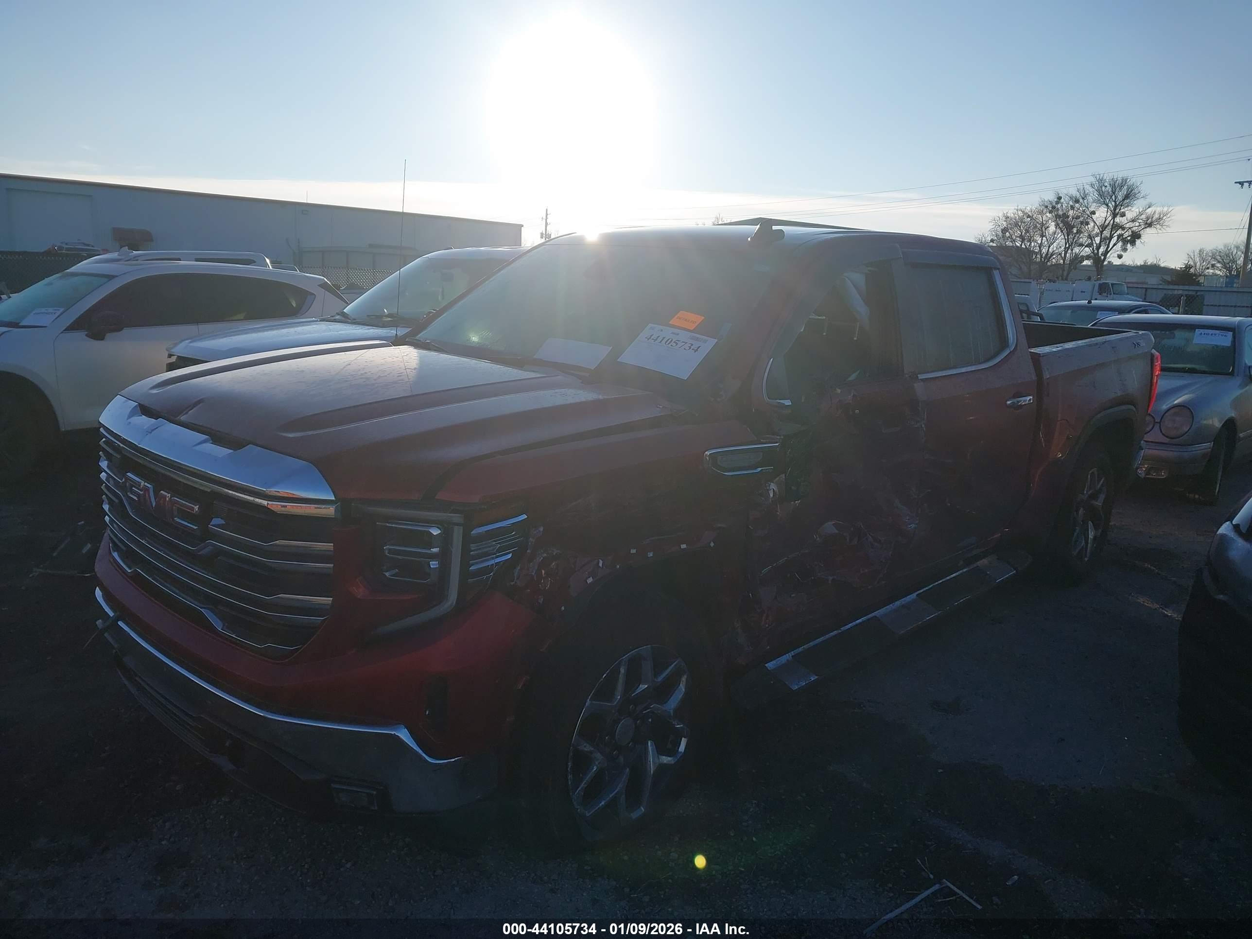 GMC SIERRA image 2