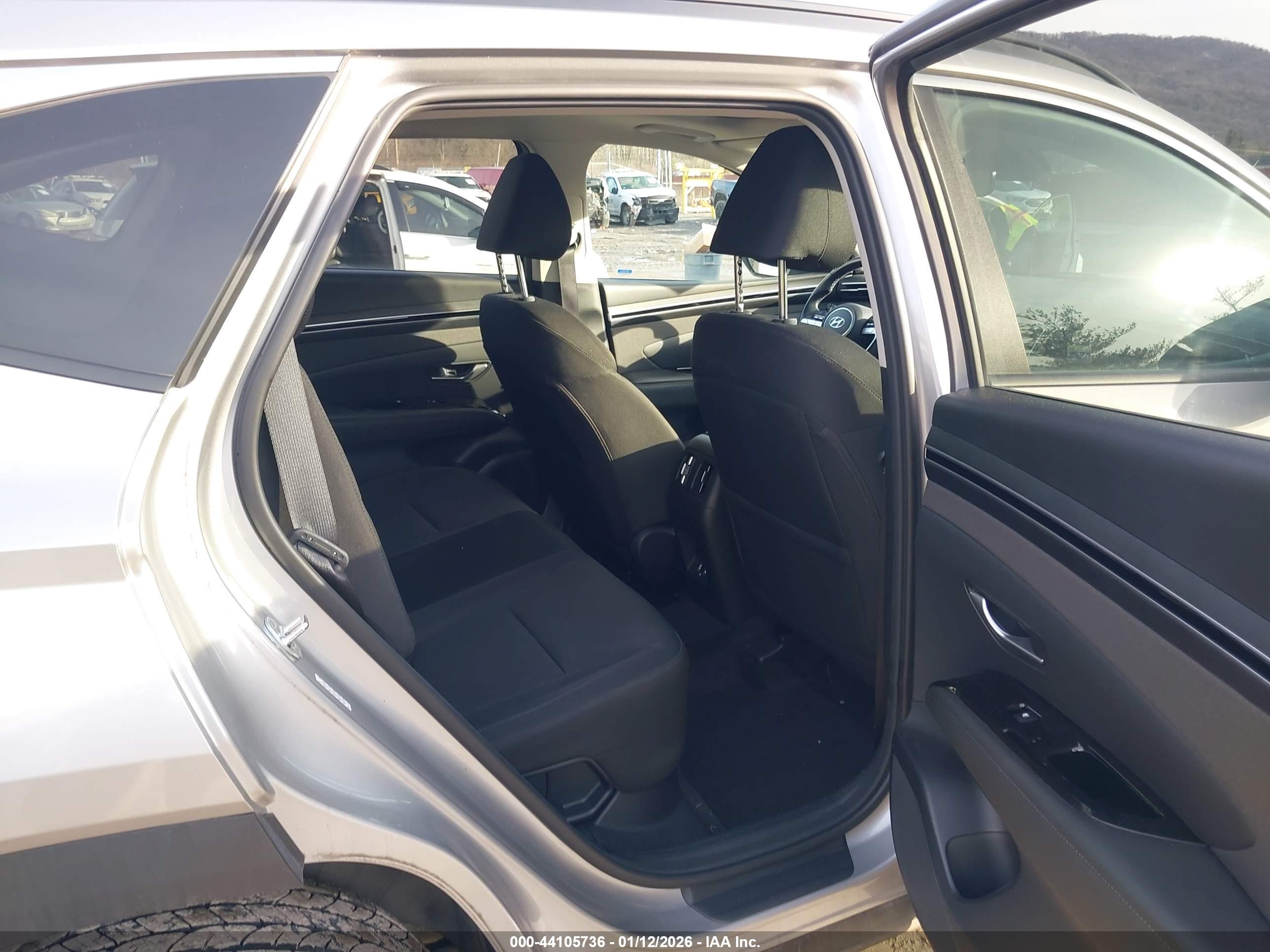 HYUNDAI TUCSON image 8
