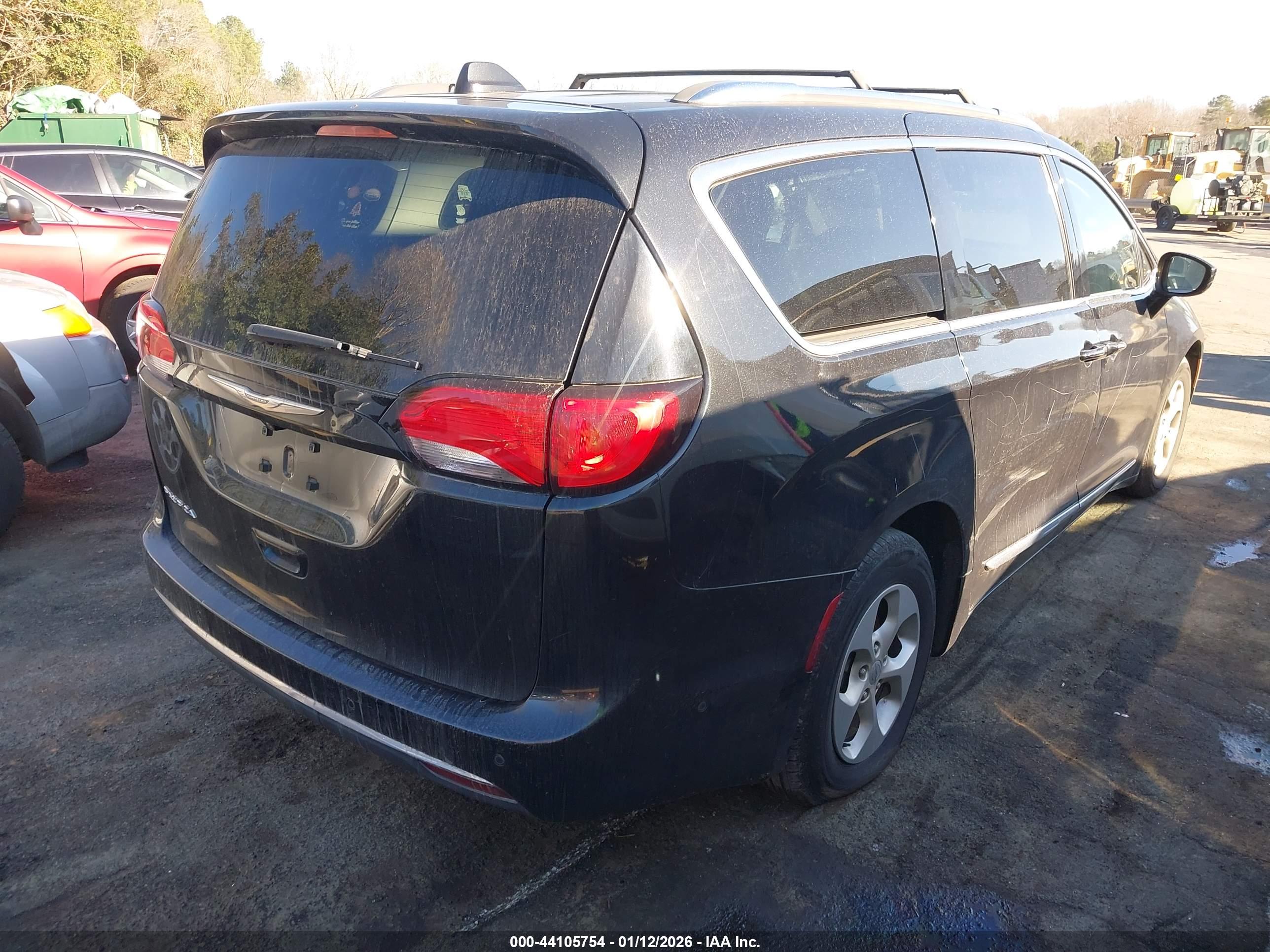 CHRYSLER PACIFICA image 4