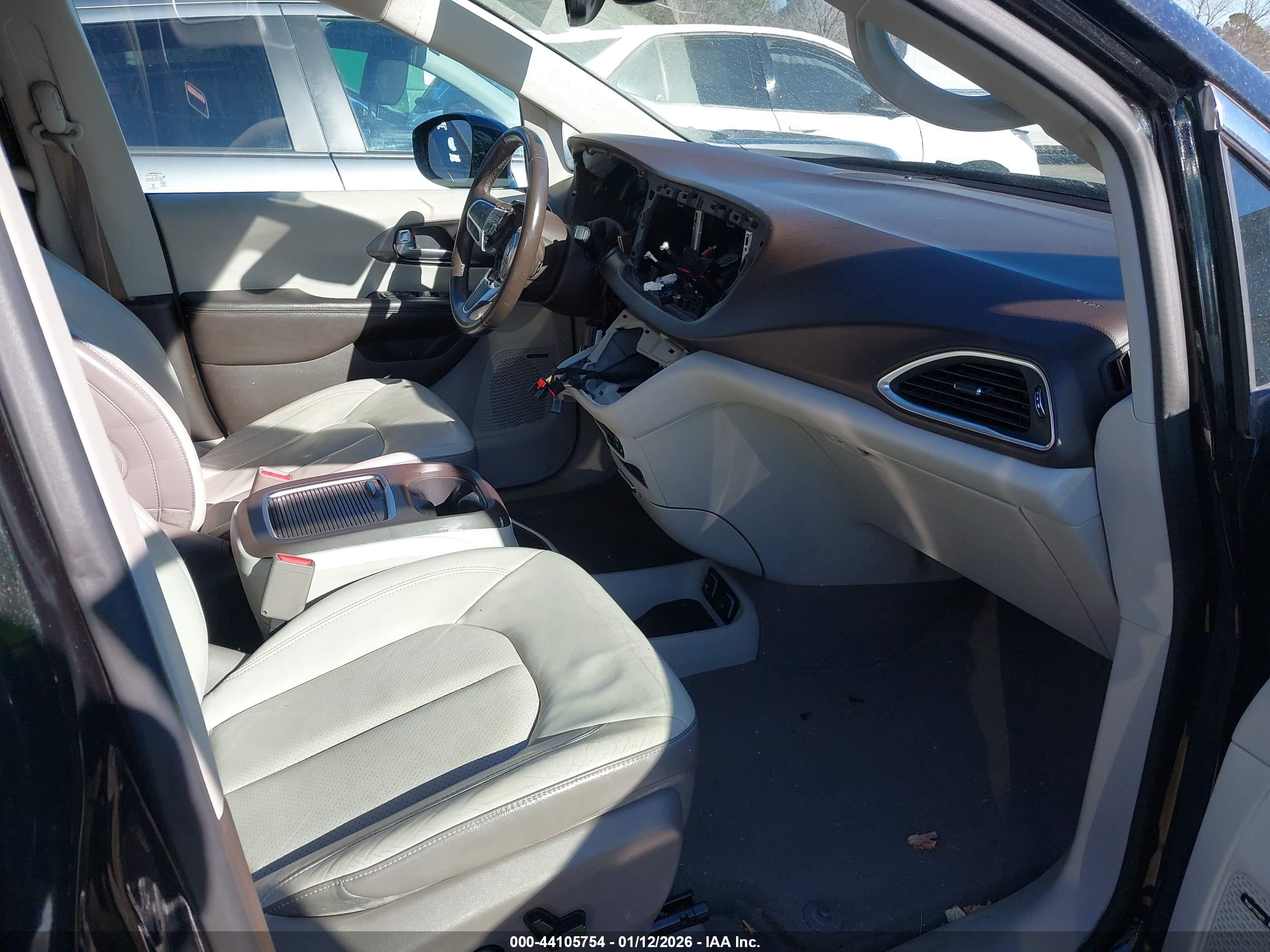 CHRYSLER PACIFICA image 5
