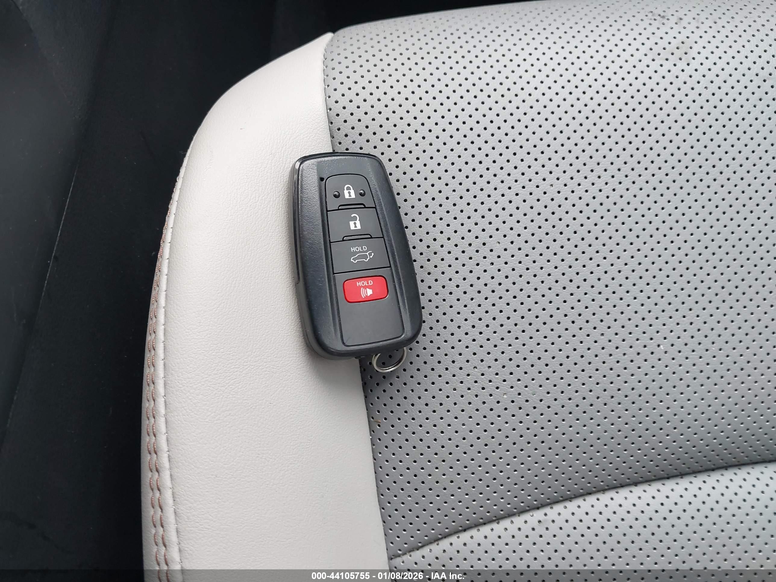 TOYOTA RAV4 image 11