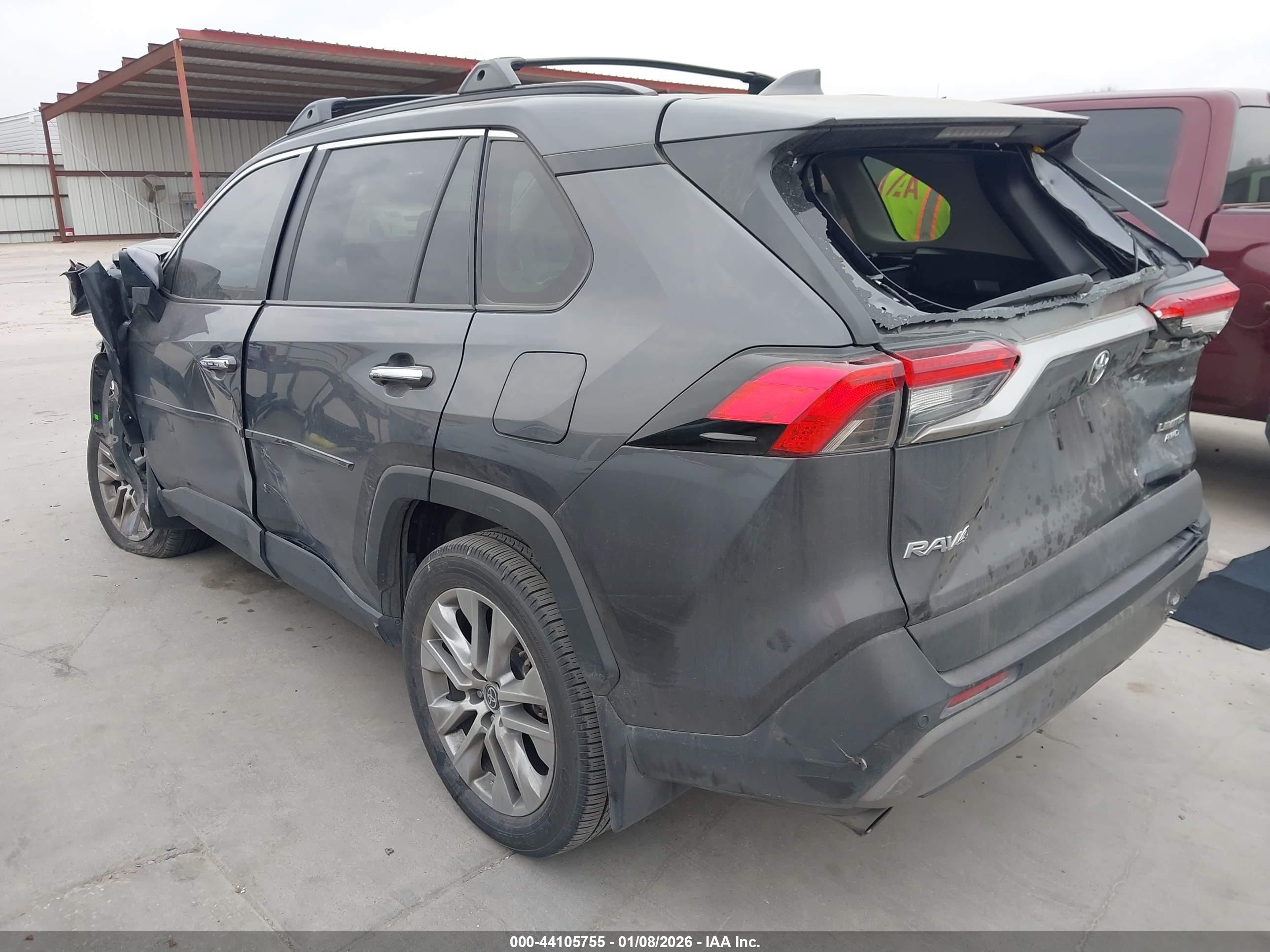TOYOTA RAV4 image 3