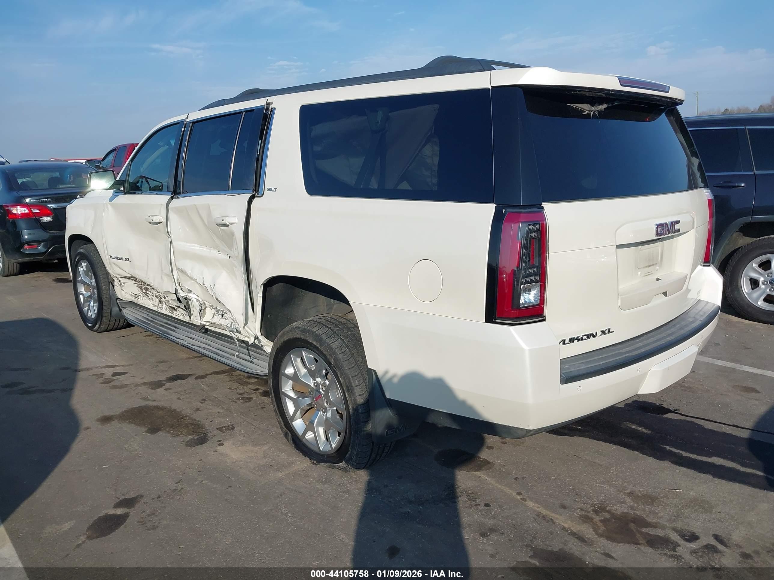 GMC YUKON image 3
