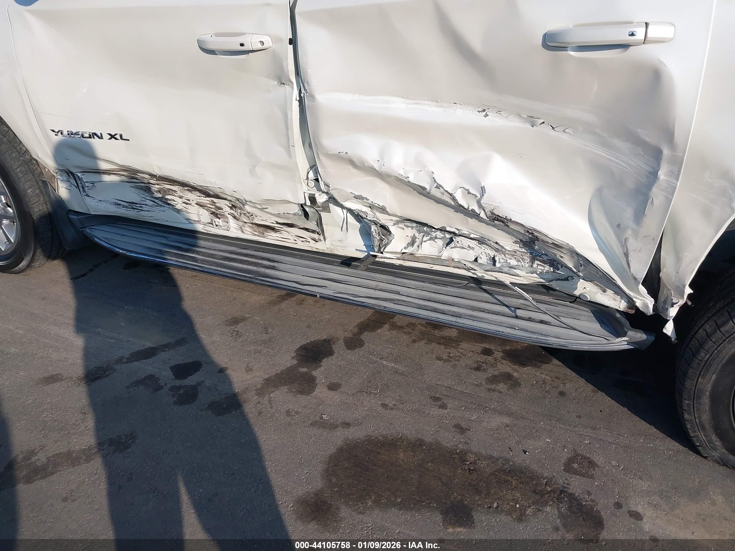 GMC YUKON image 6