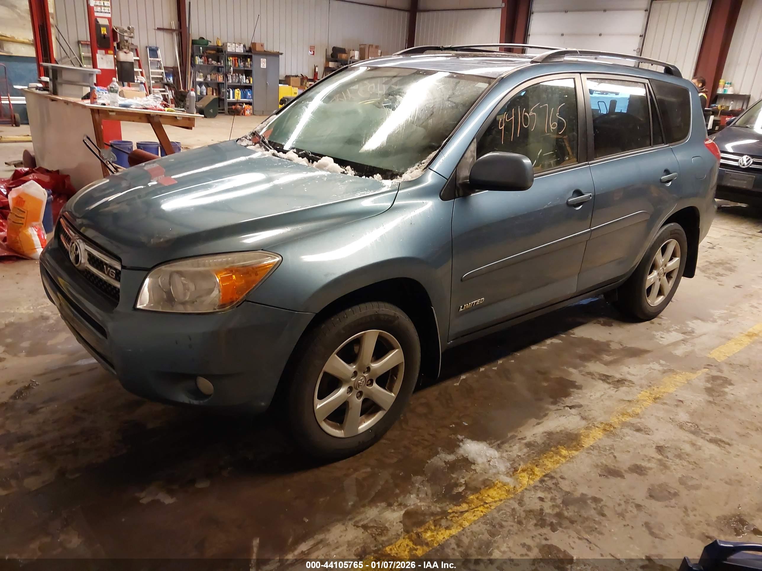 TOYOTA RAV4 image 2