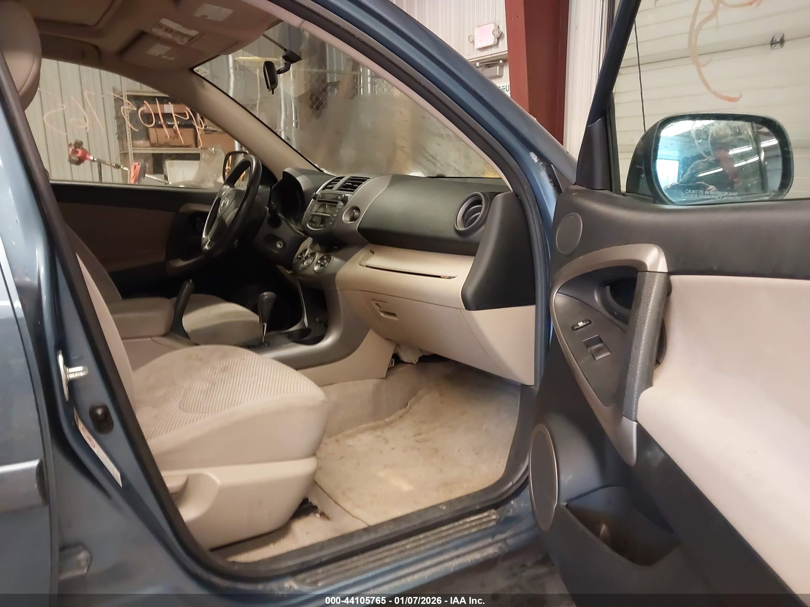 TOYOTA RAV4 image 5
