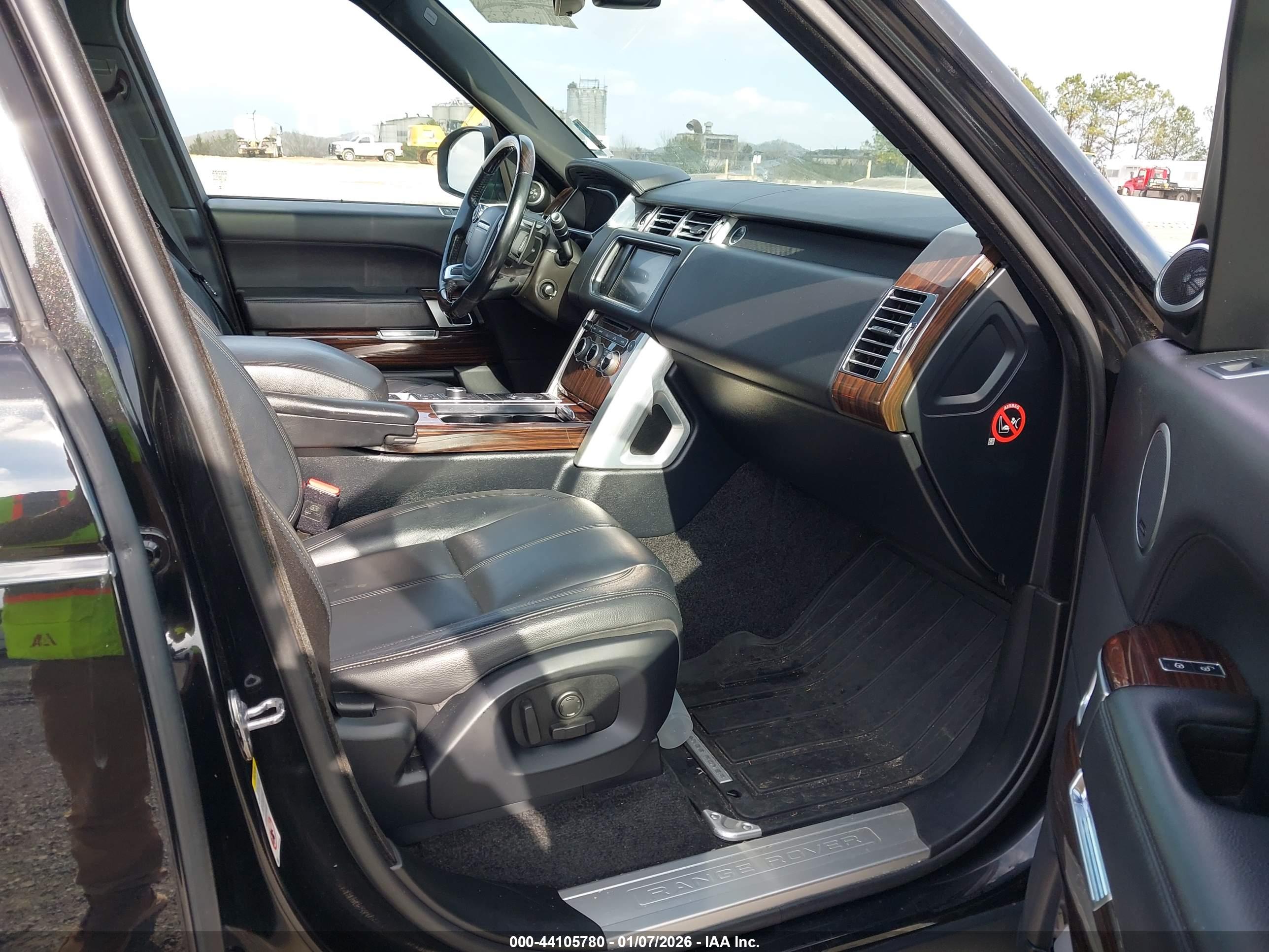LAND ROVER image 5