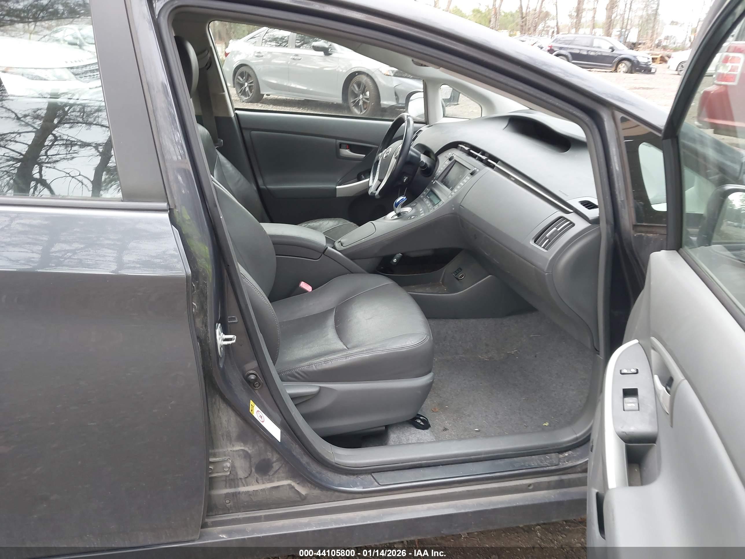 TOYOTA PRIUS image 5