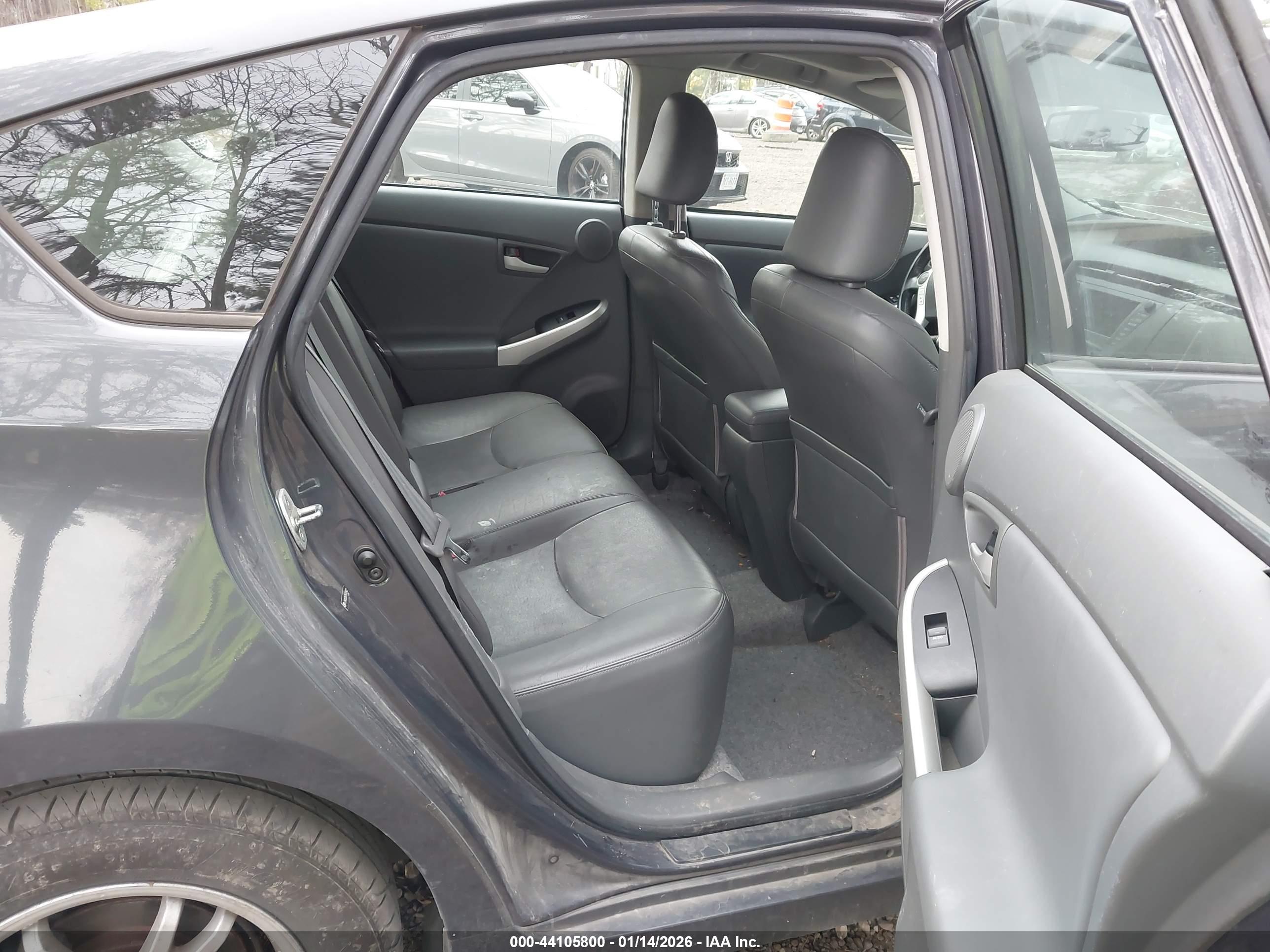 TOYOTA PRIUS image 8
