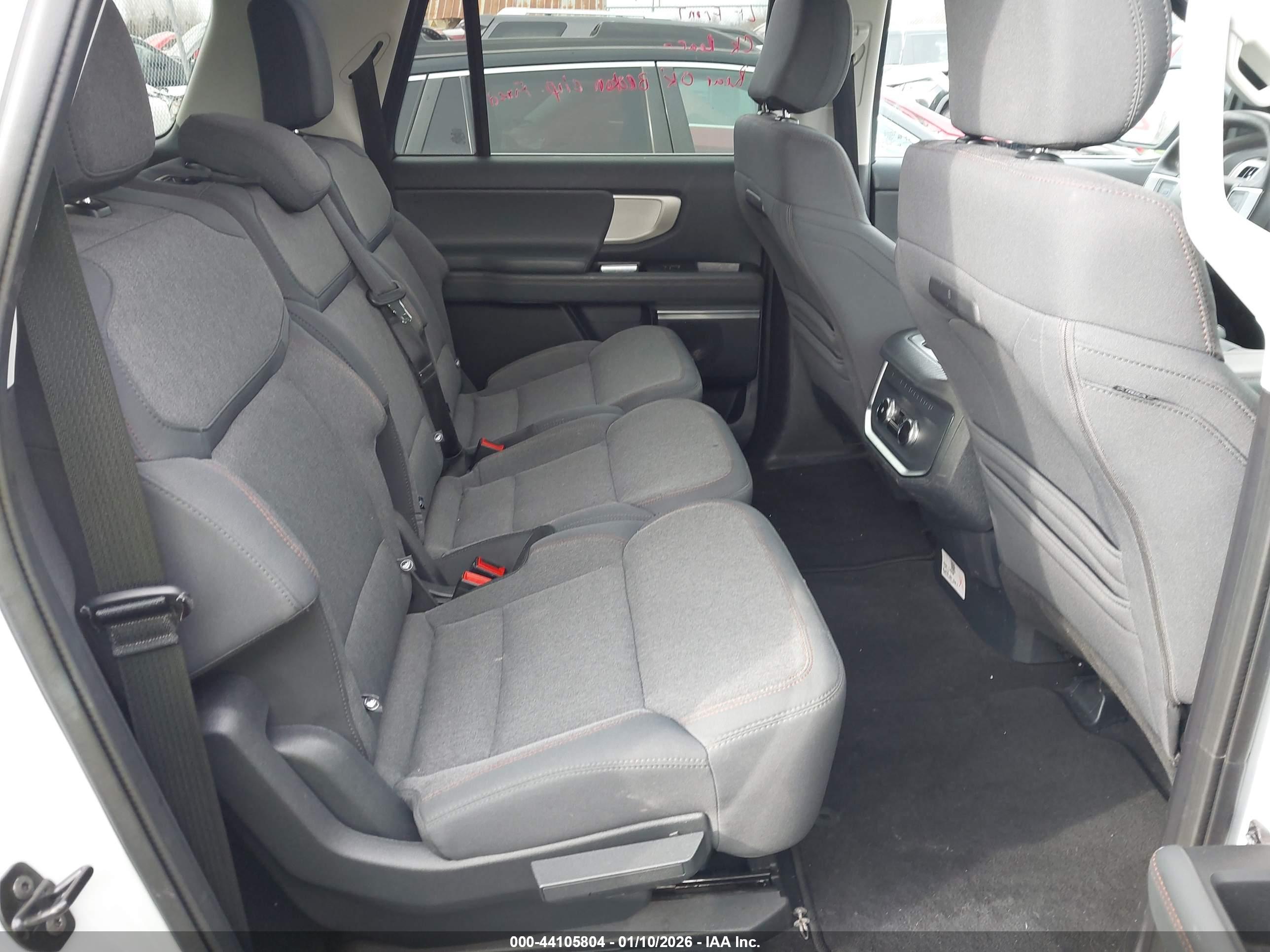FORD EXPEDITION image 8