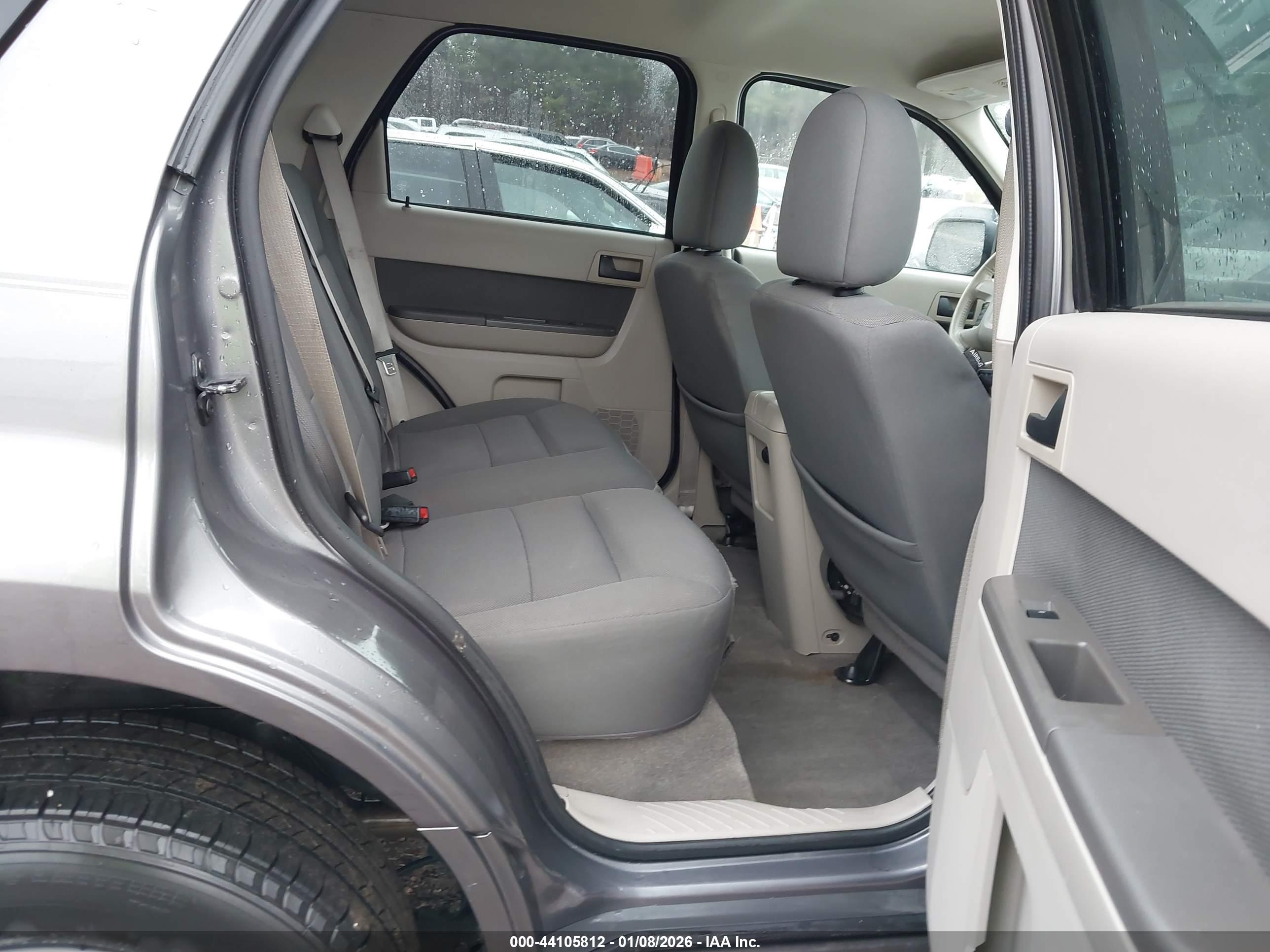 FORD ESCAPE image 8
