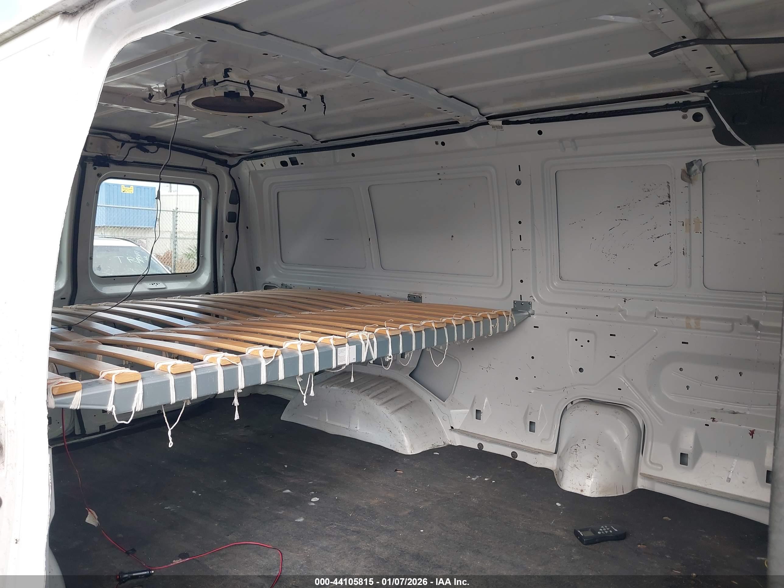 FORD E-250 image 8