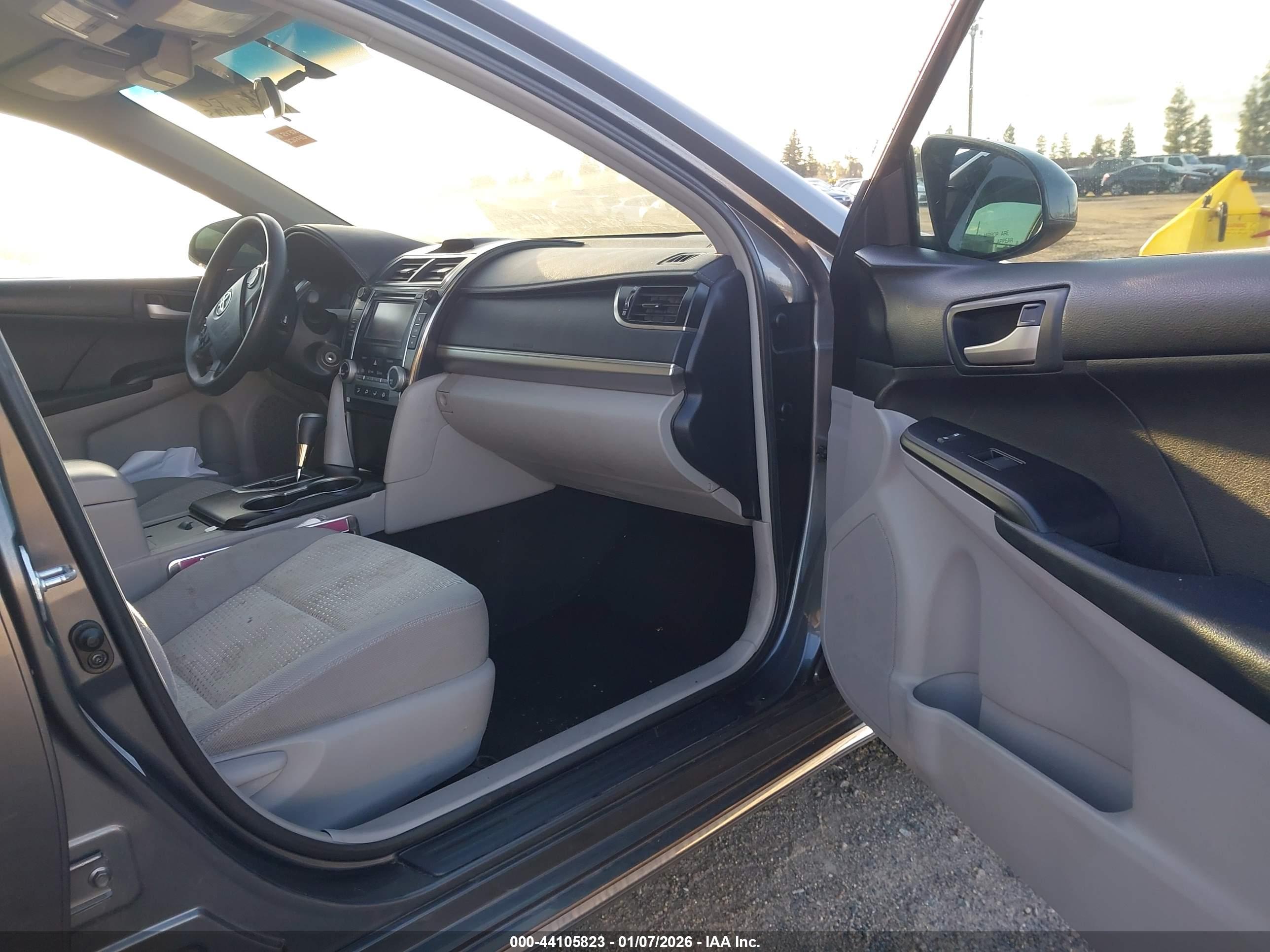 TOYOTA CAMRY image 5