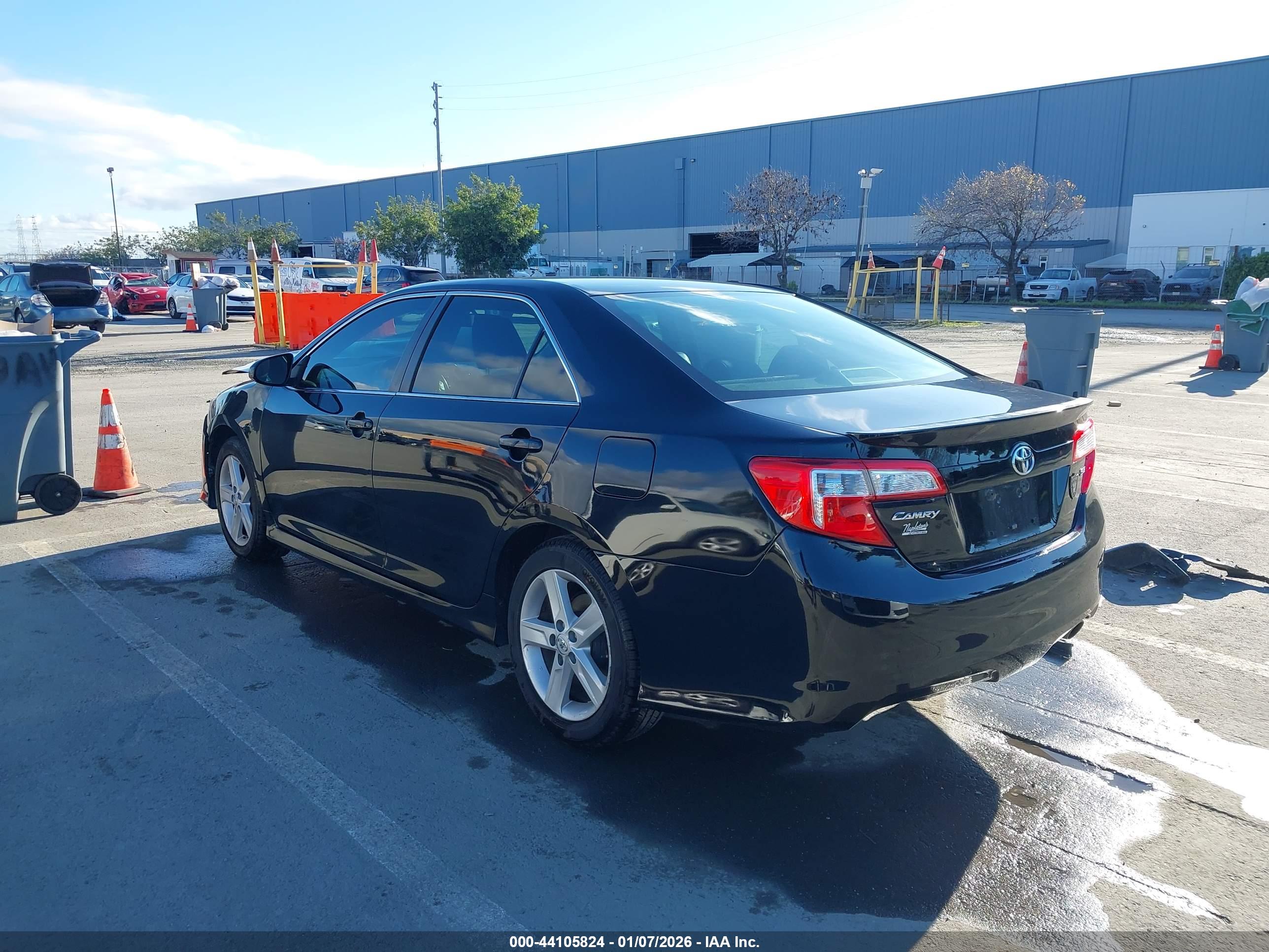 TOYOTA CAMRY image 3