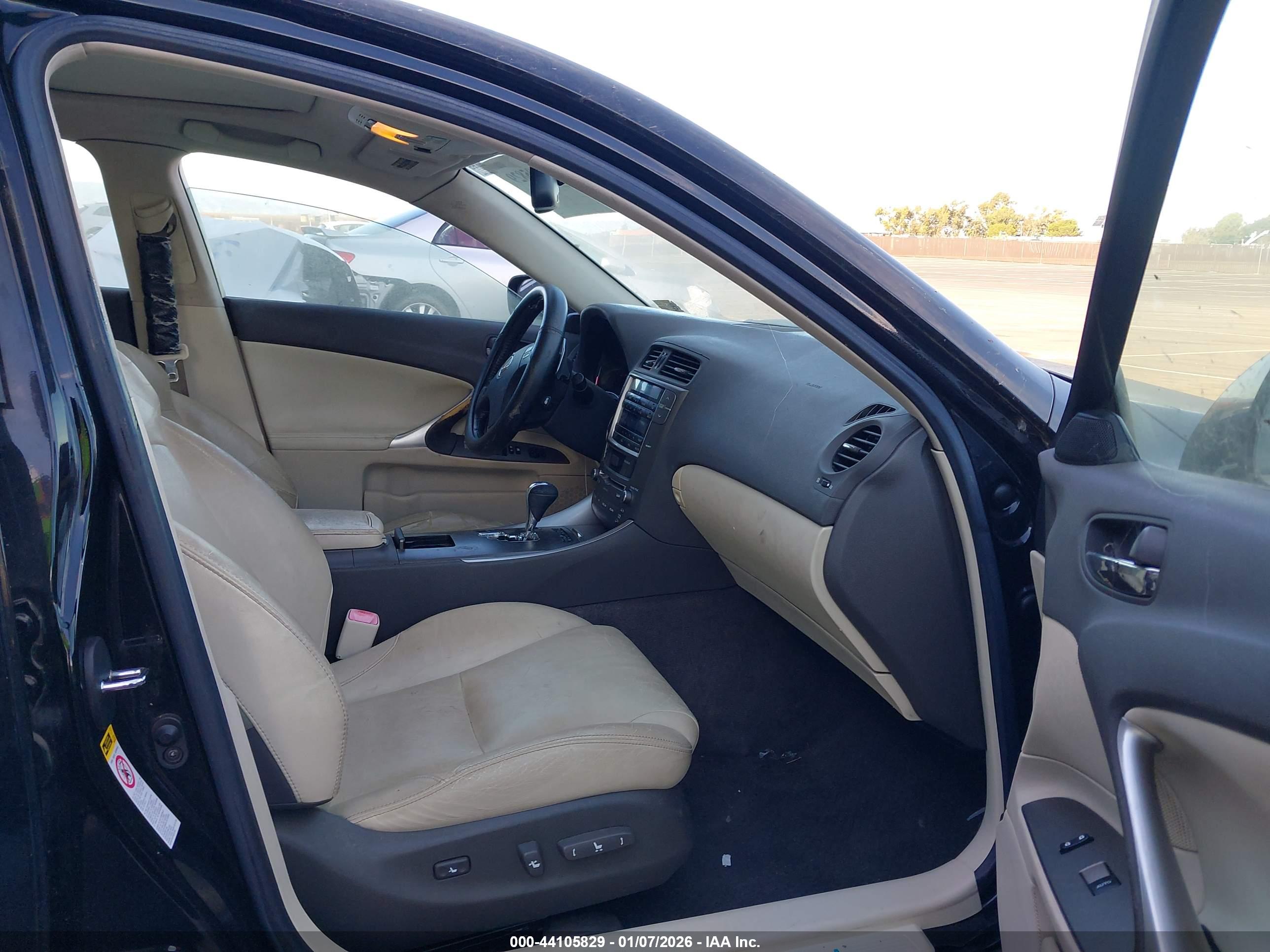 LEXUS IS image 5