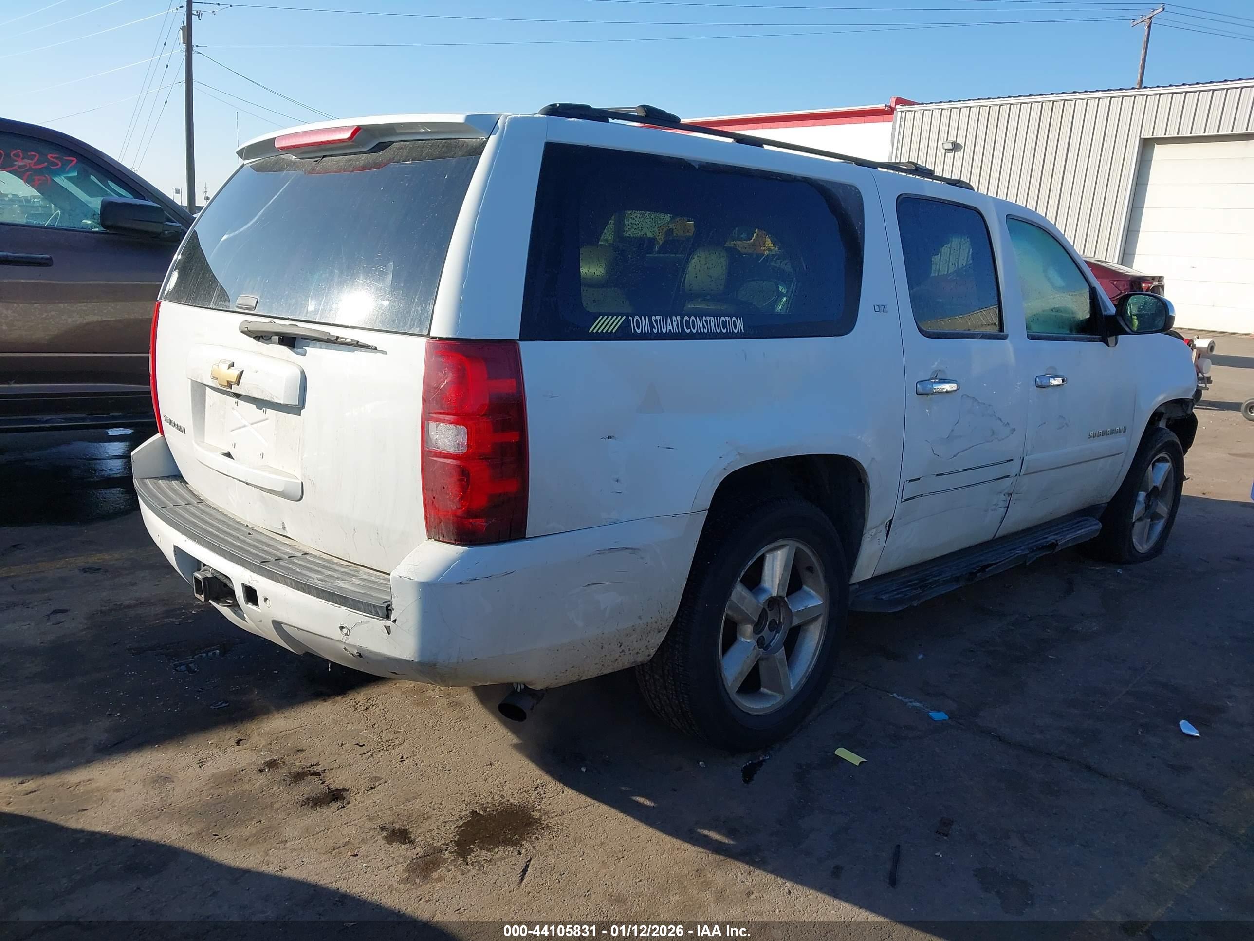 CHEVROLET SUBURBAN image 4