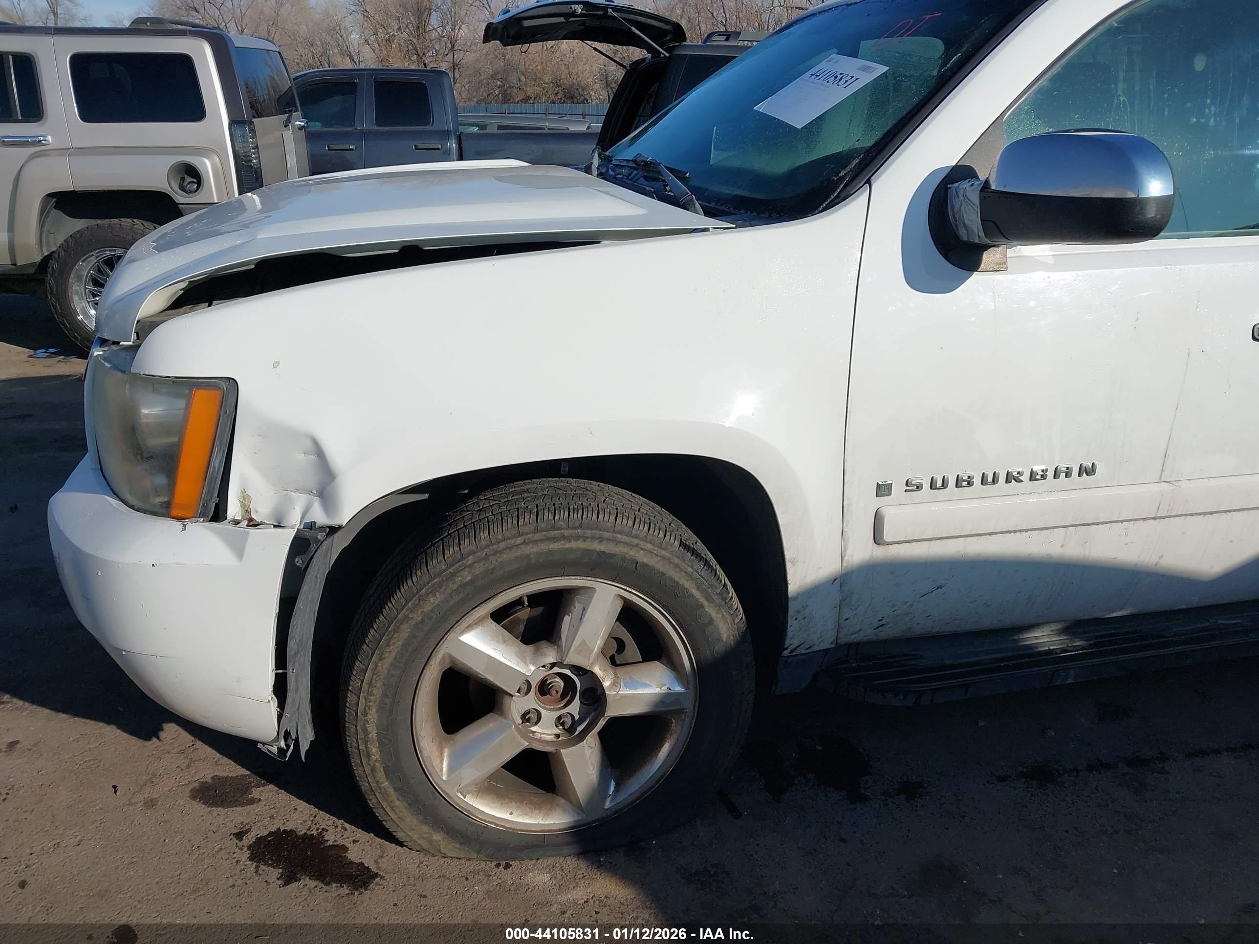 CHEVROLET SUBURBAN image 6