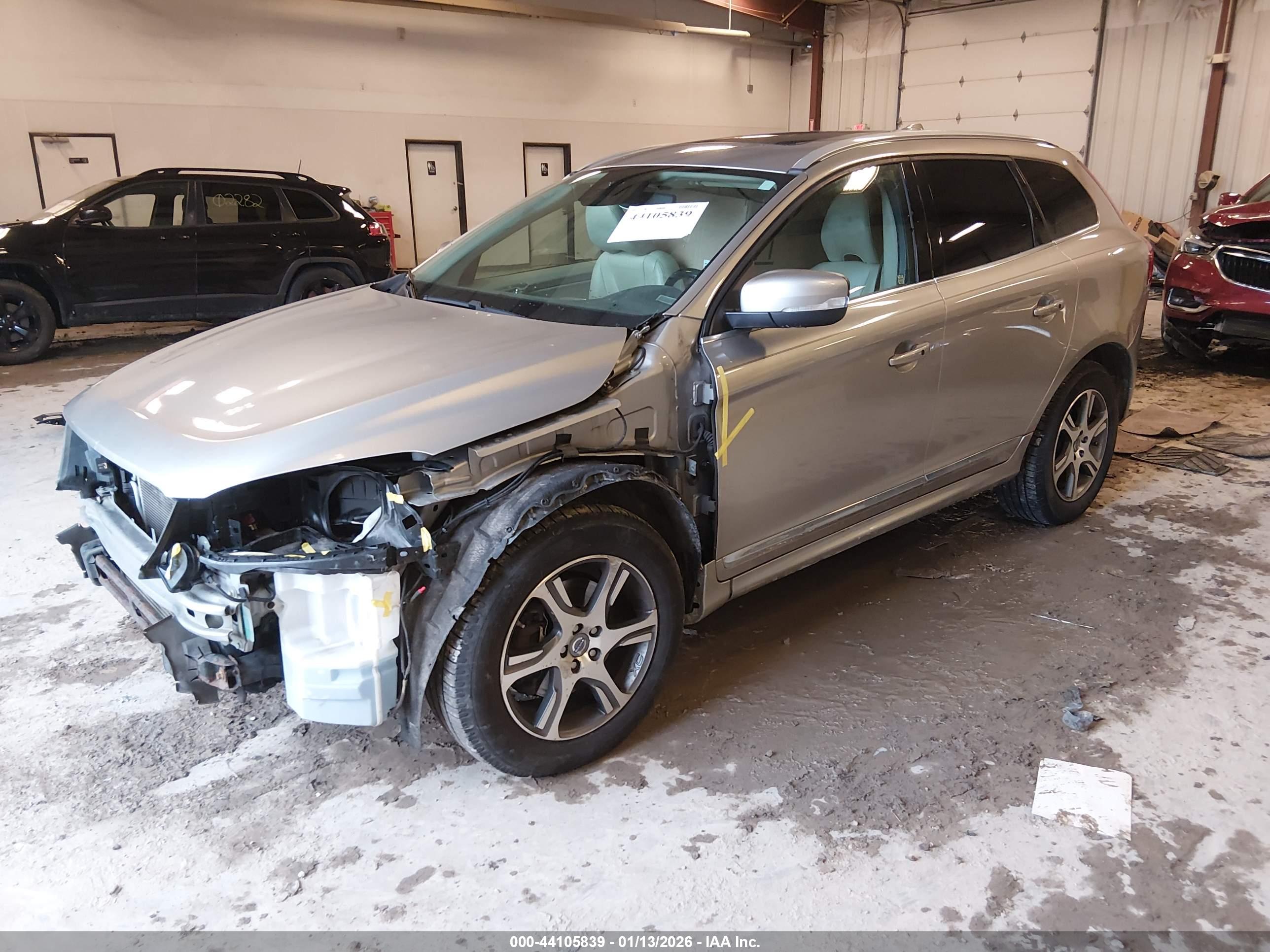 VOLVO XC60 image 2