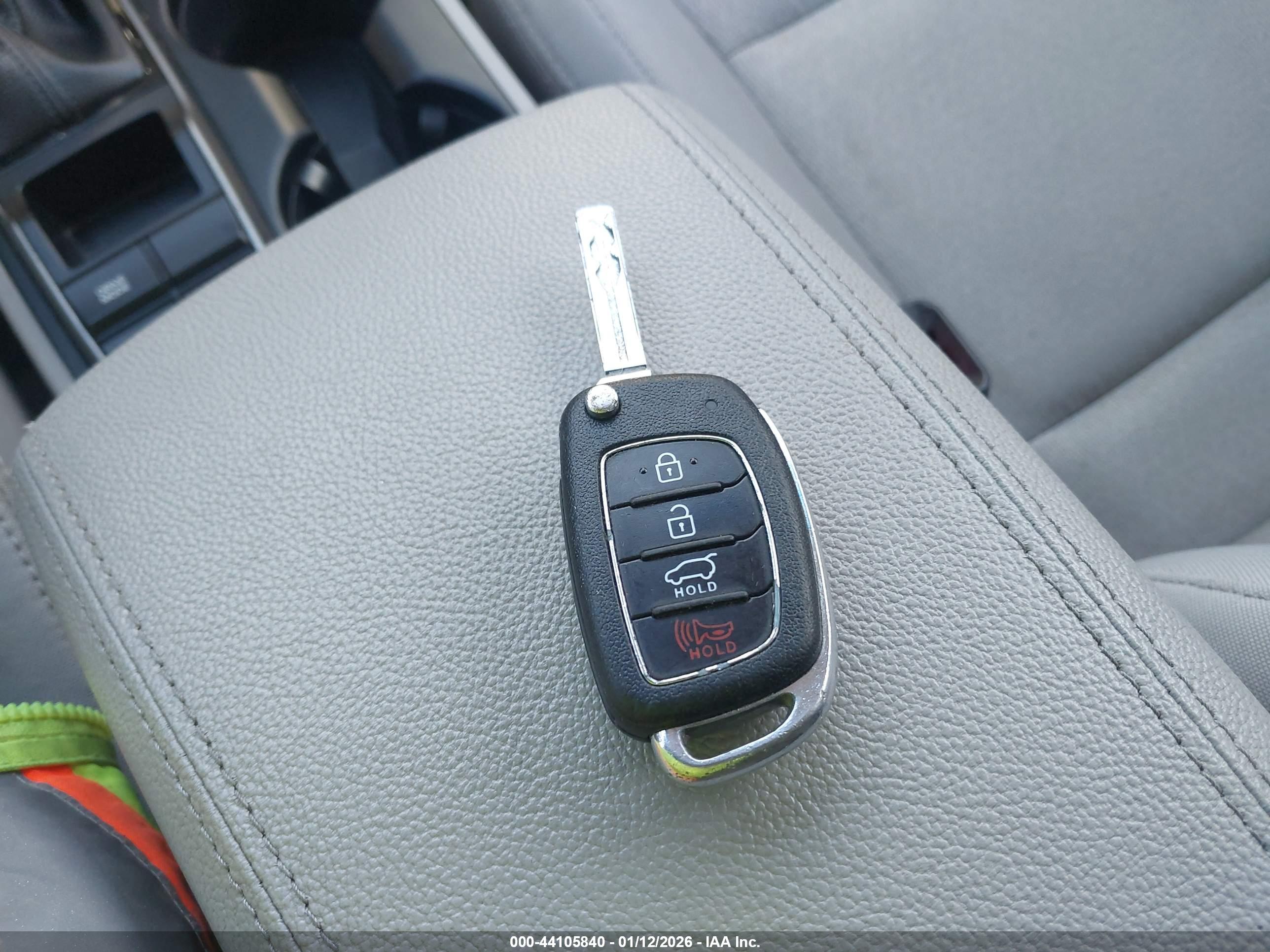 HYUNDAI TUCSON image 11