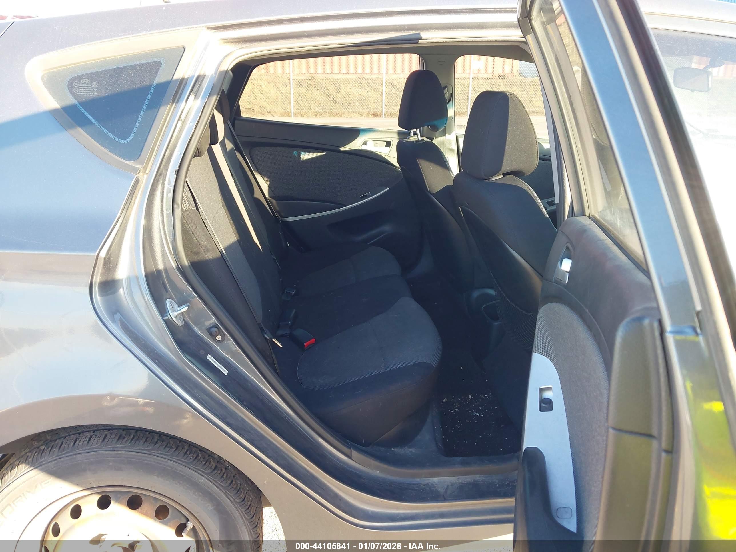 HYUNDAI ACCENT image 8