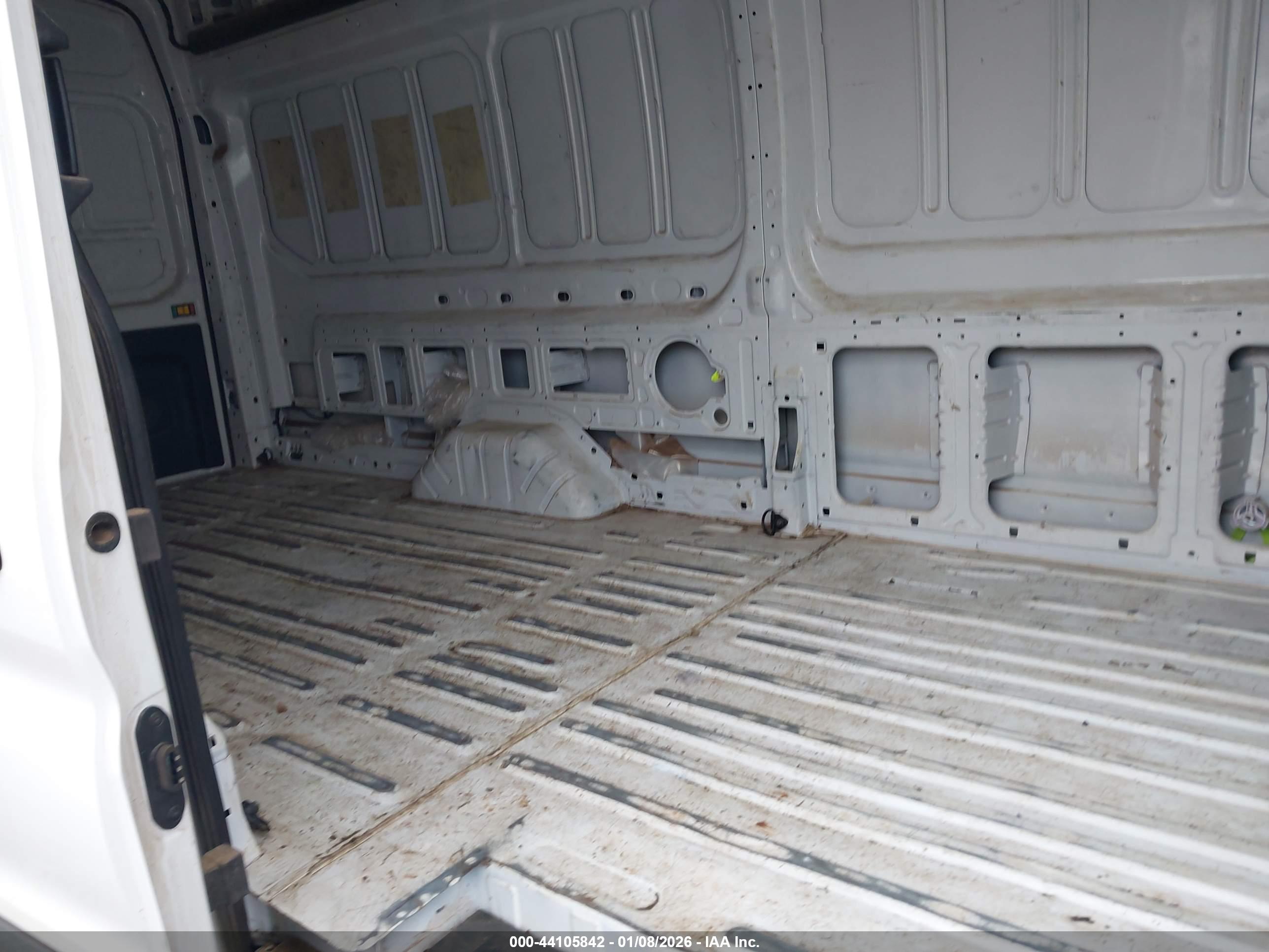 FORD TRANSIT image 8