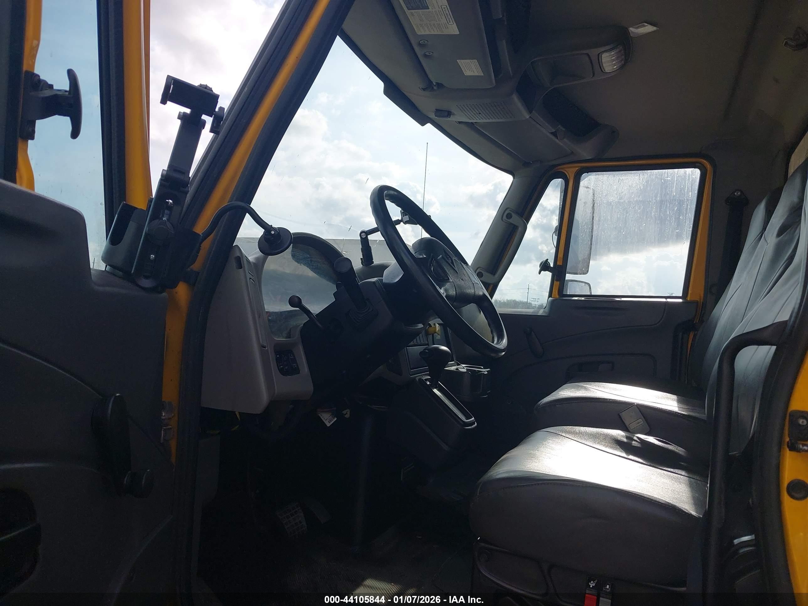 INTERNATIONAL DURASTAR image 8