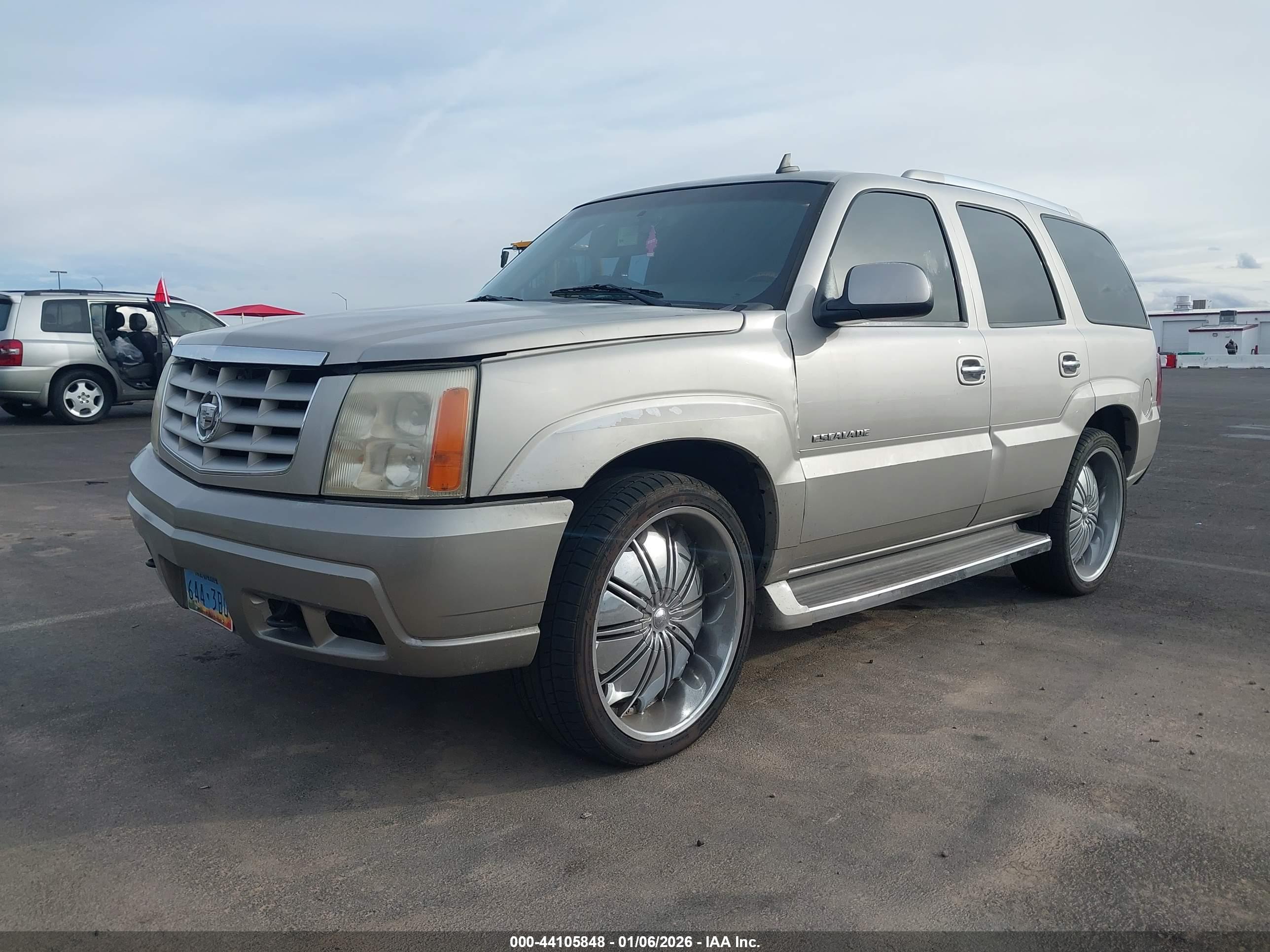 CADILLAC ESCALADE image 2