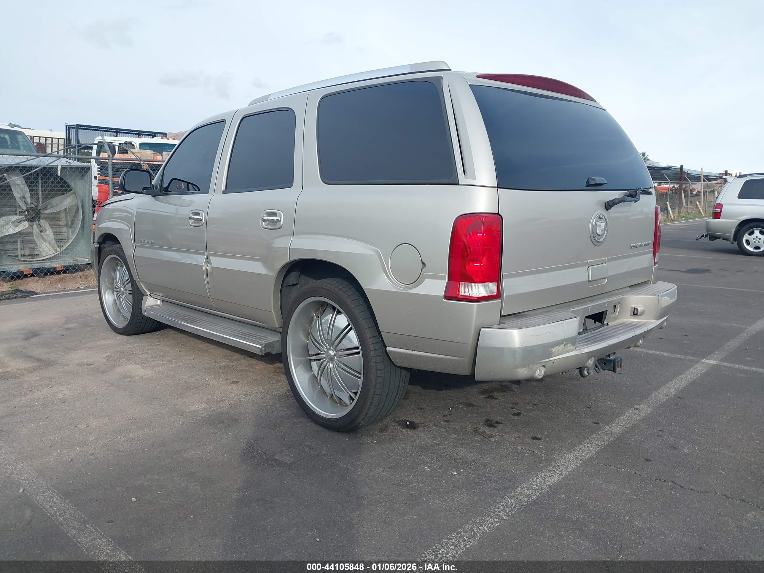CADILLAC ESCALADE image 3