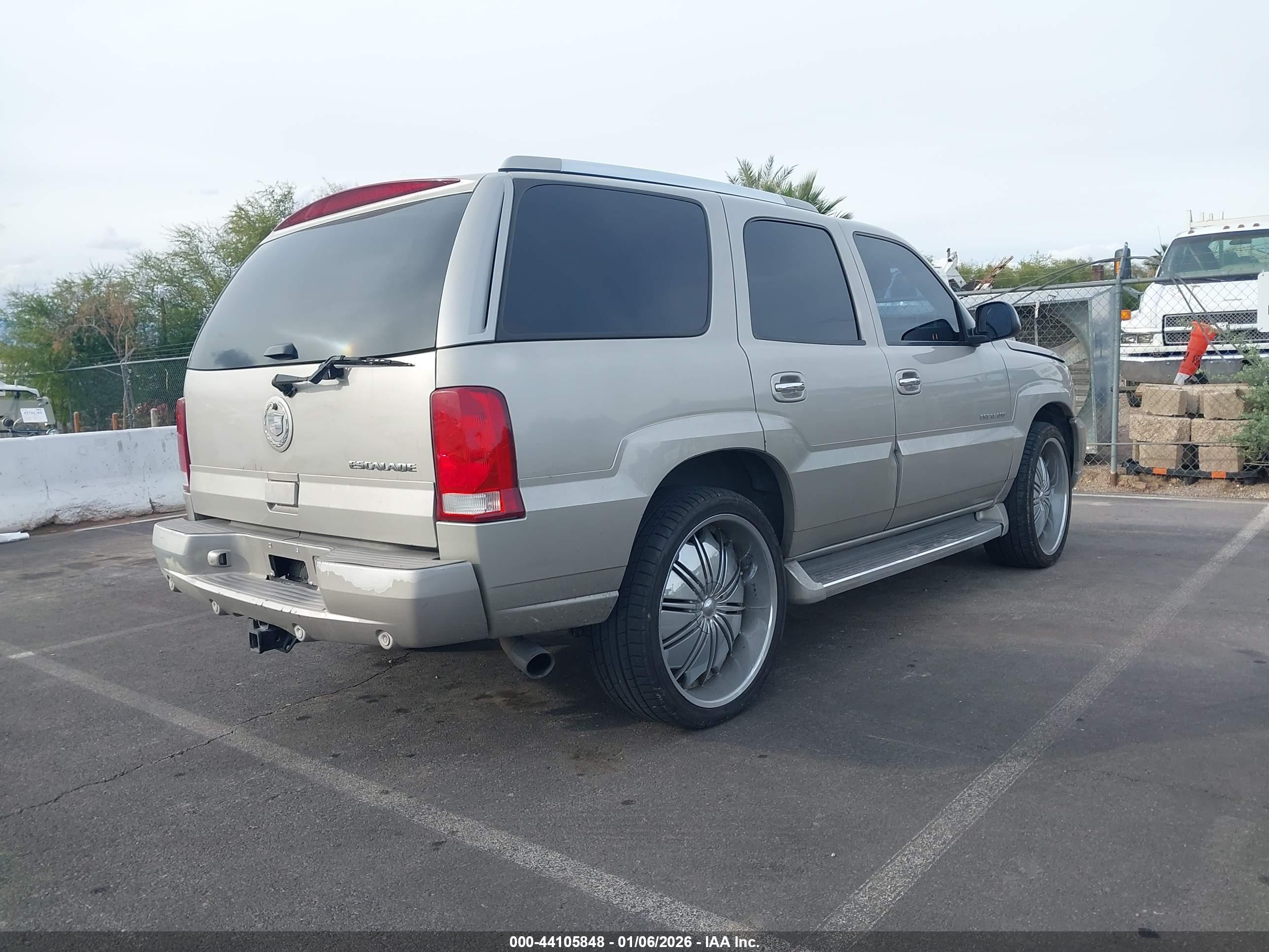CADILLAC ESCALADE image 4