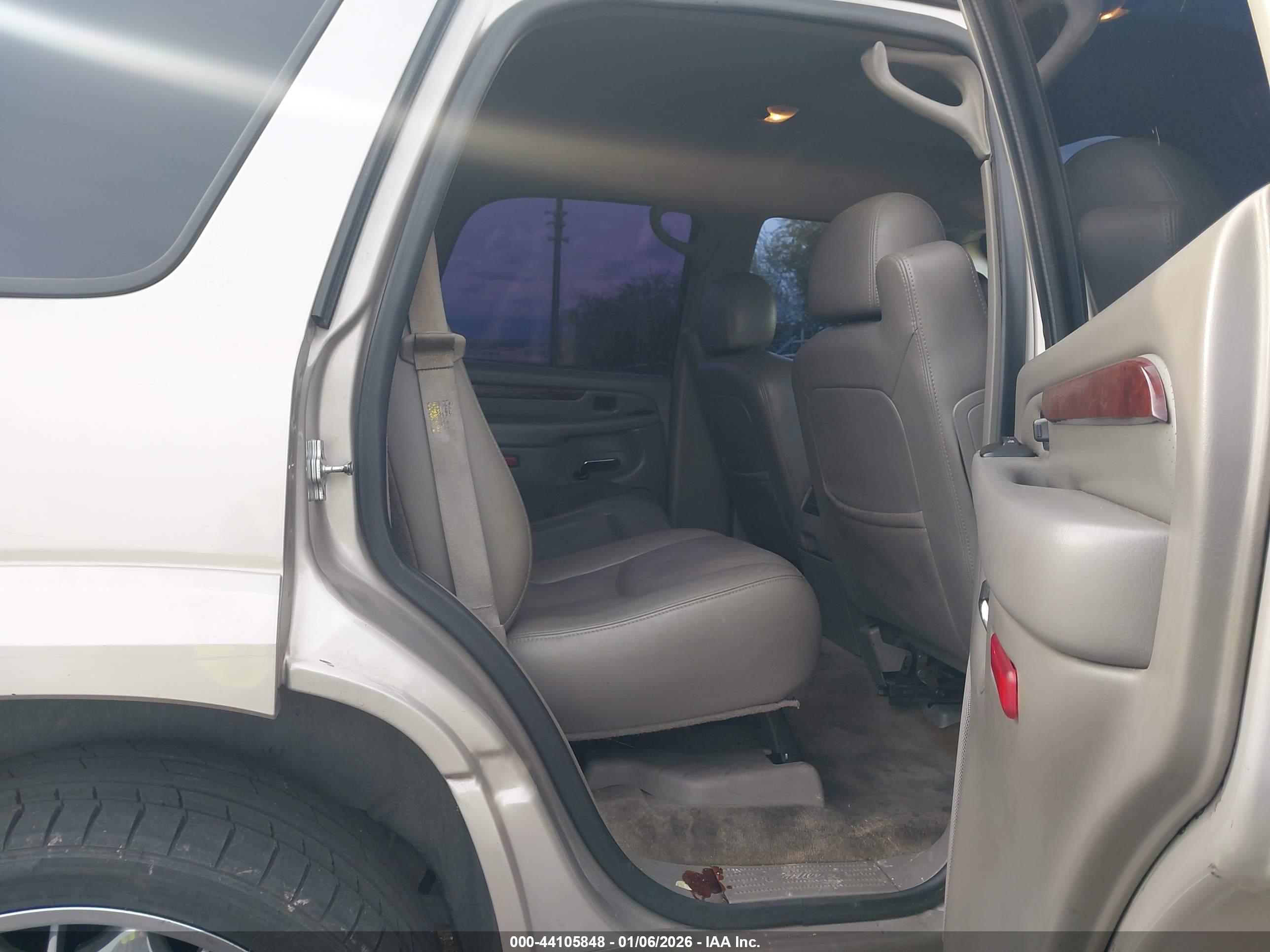 CADILLAC ESCALADE image 8