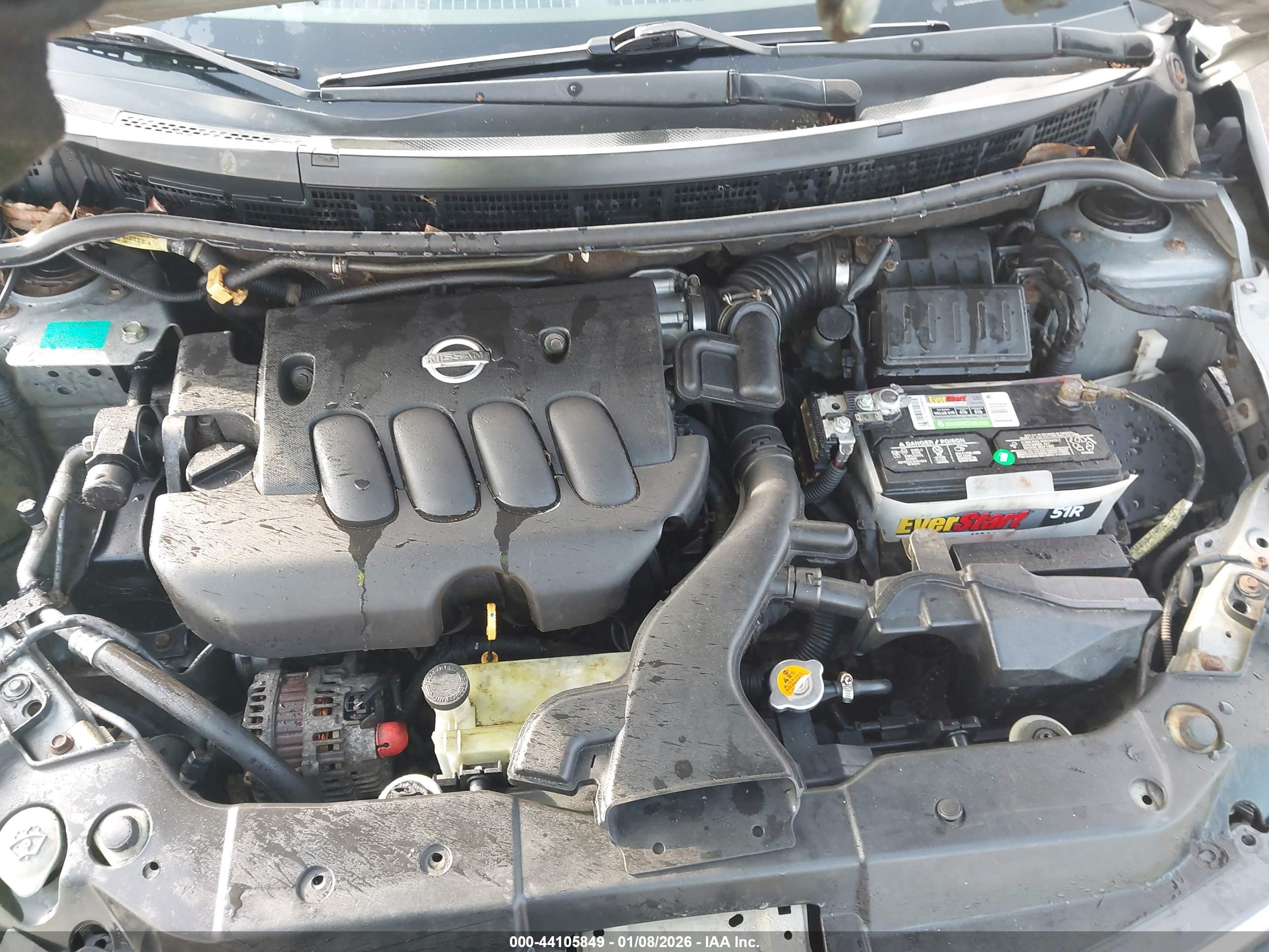 NISSAN VERSA image 10