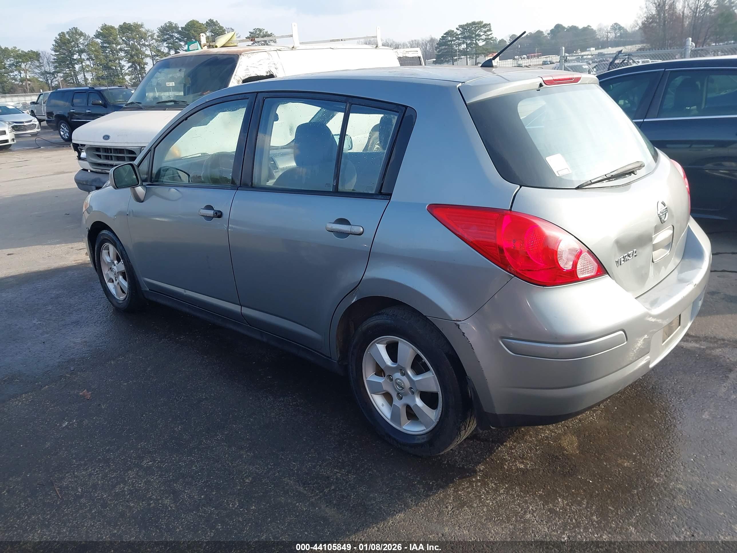 NISSAN VERSA image 3