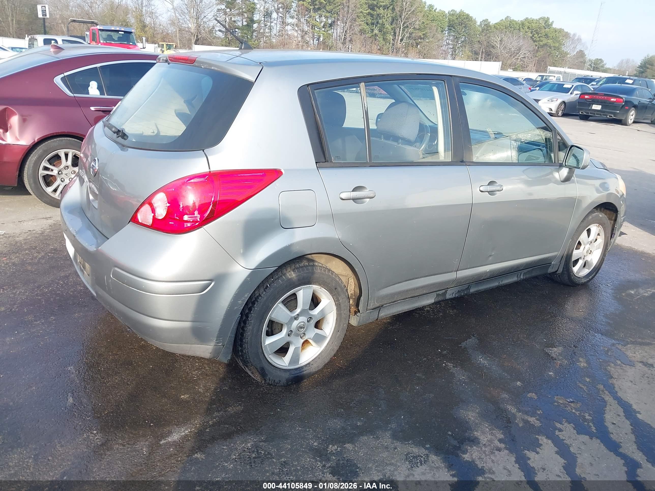NISSAN VERSA image 4