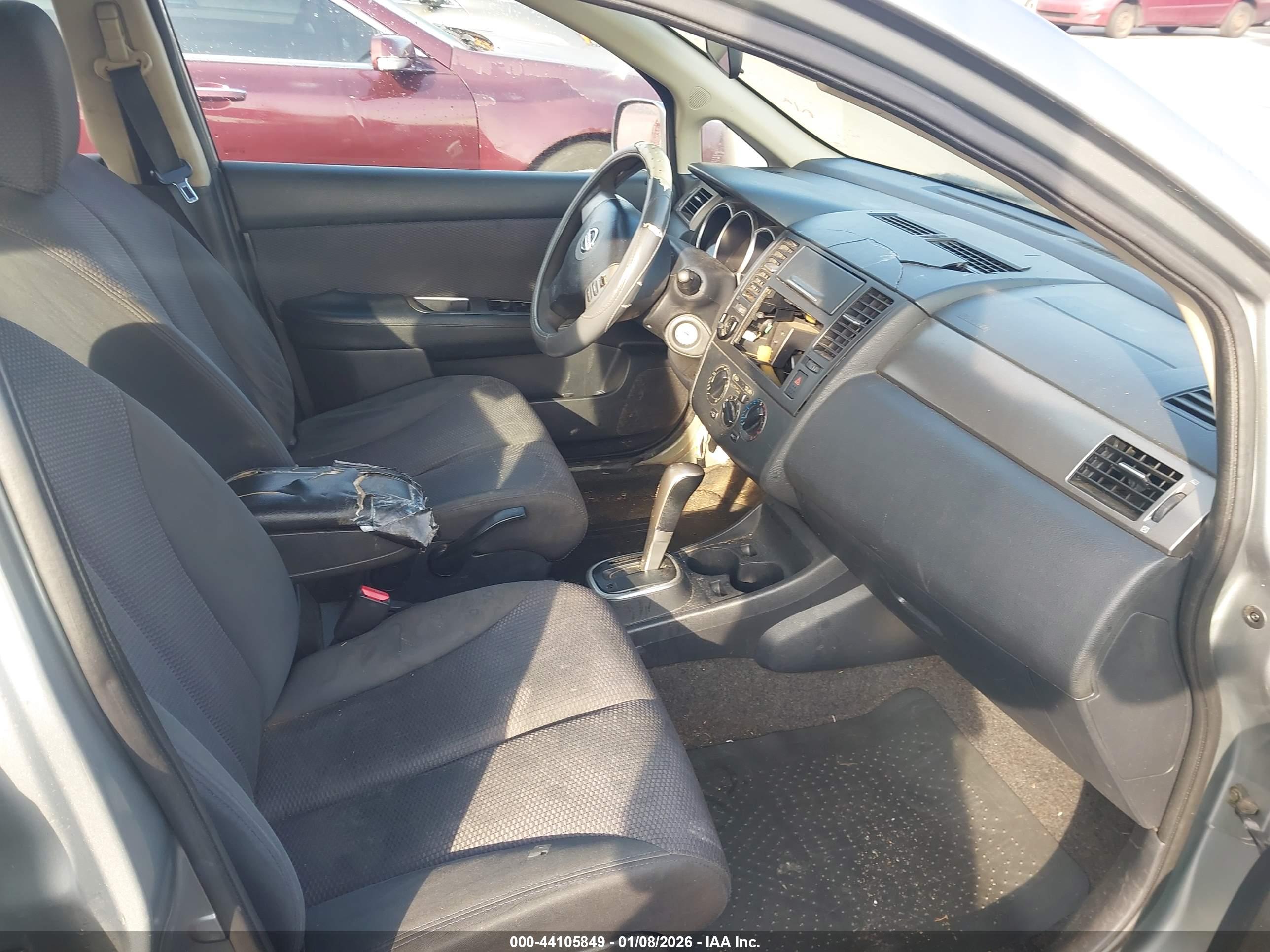 NISSAN VERSA image 5