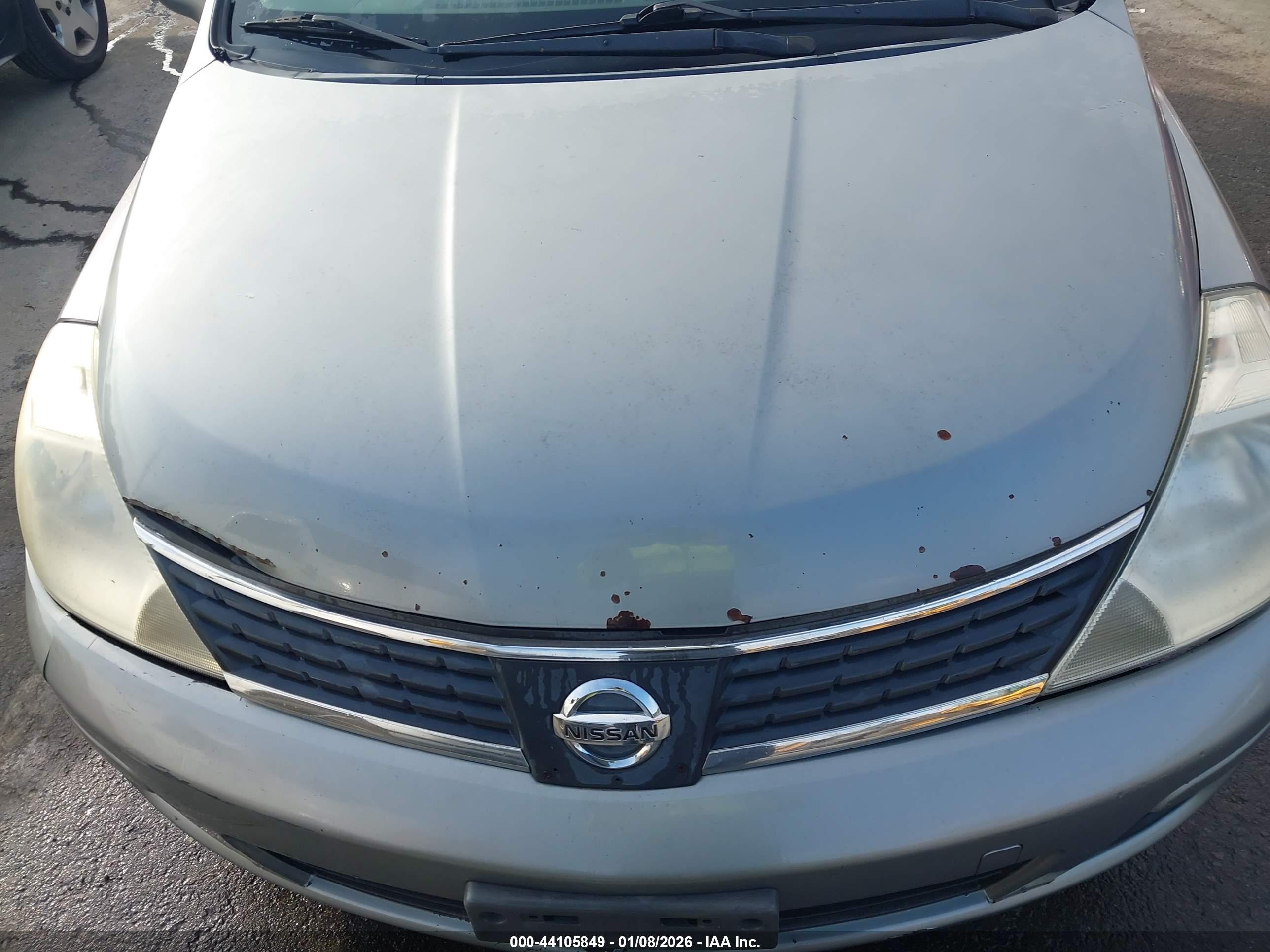 NISSAN VERSA image 6